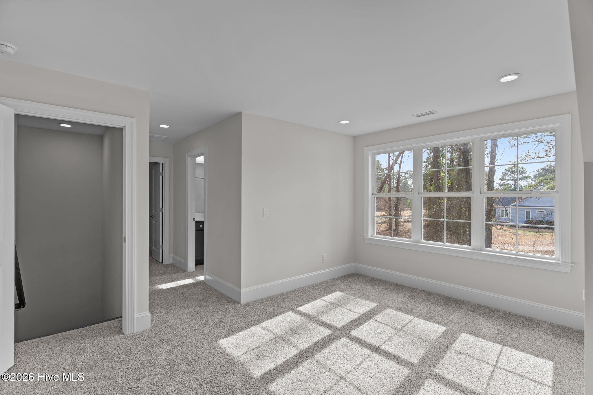 193 E Winding Way Property Photo 32