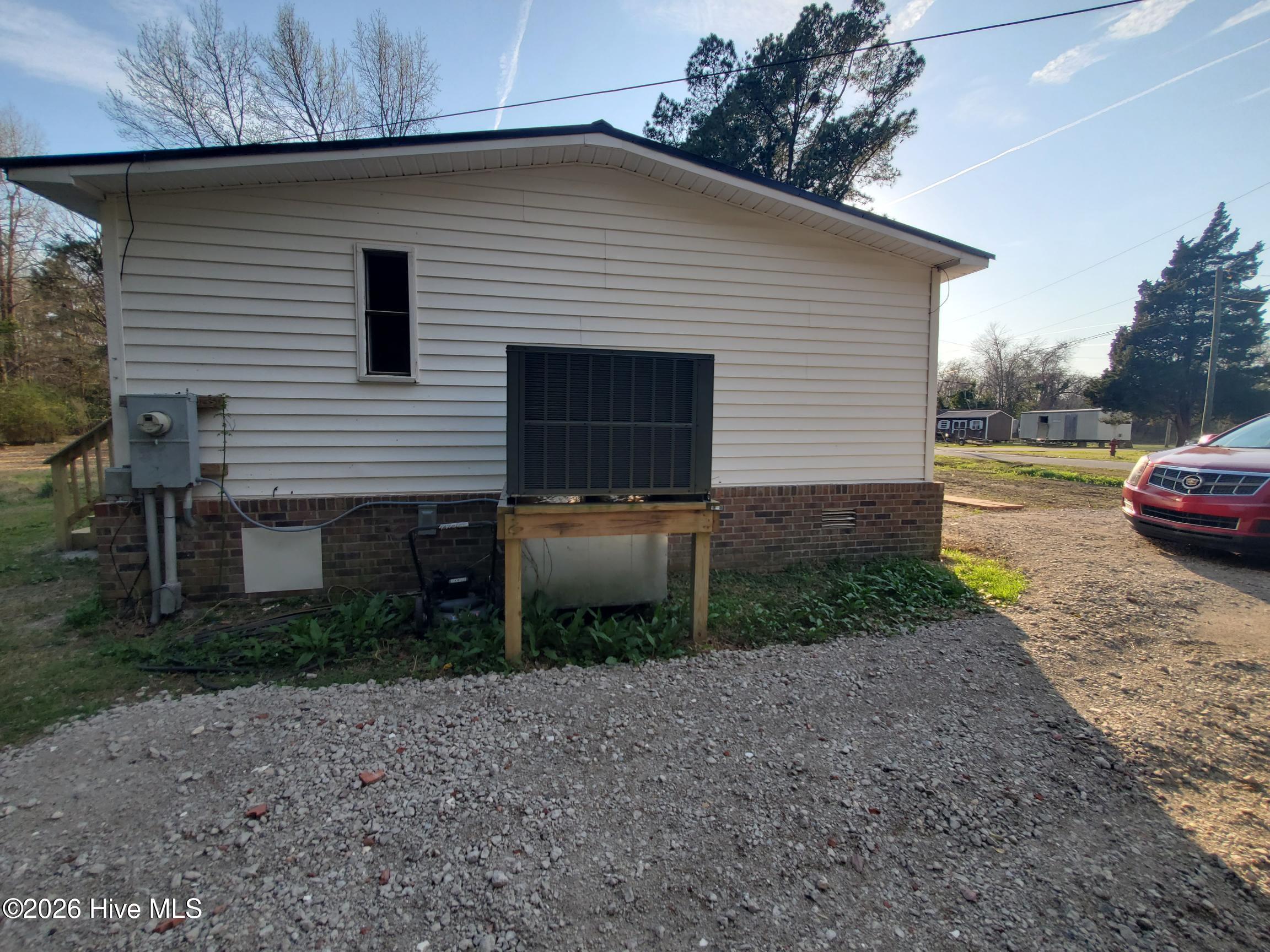 926 Railroad Street Property Photo 3