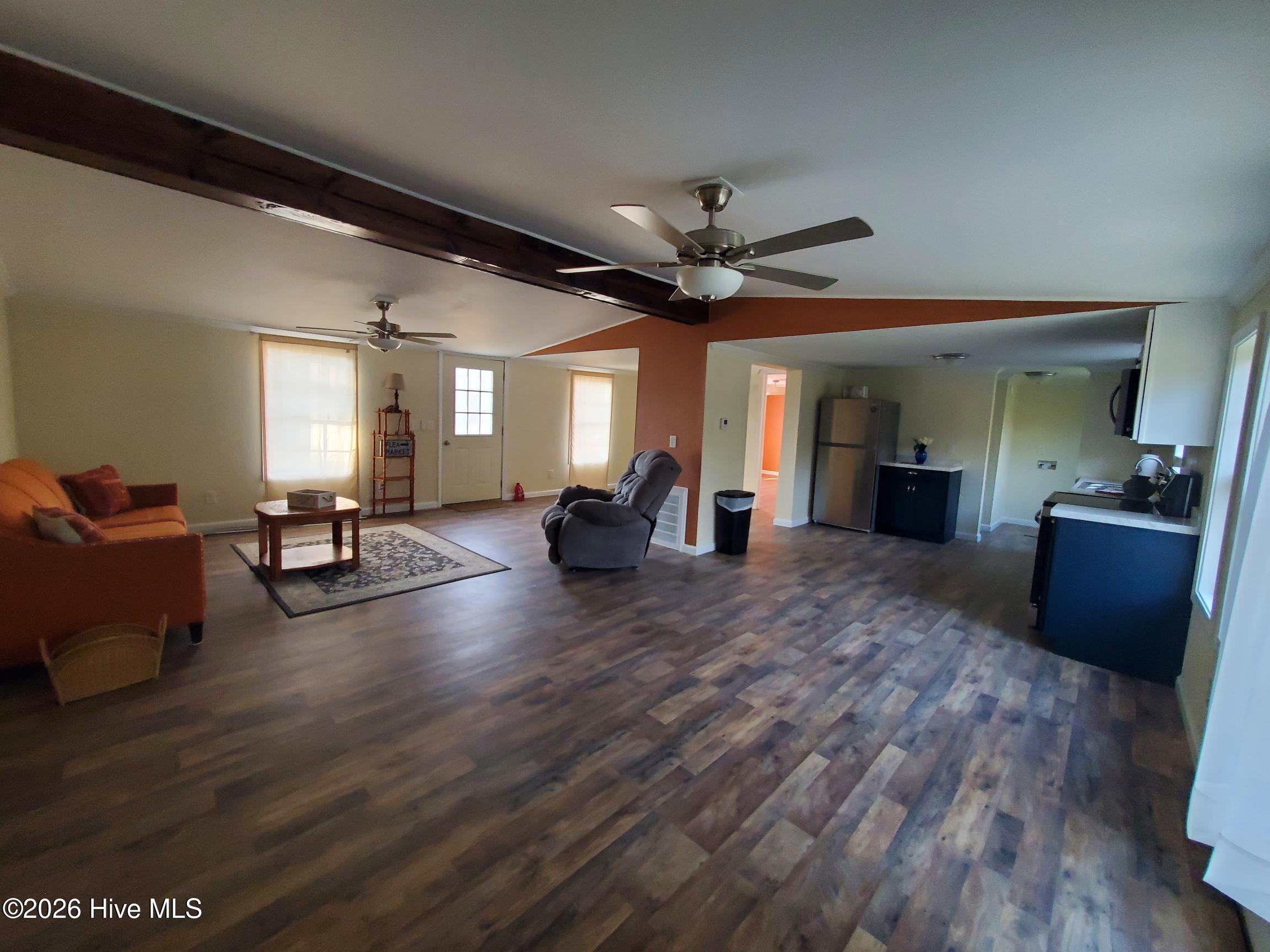 926 Railroad Street Property Photo 6