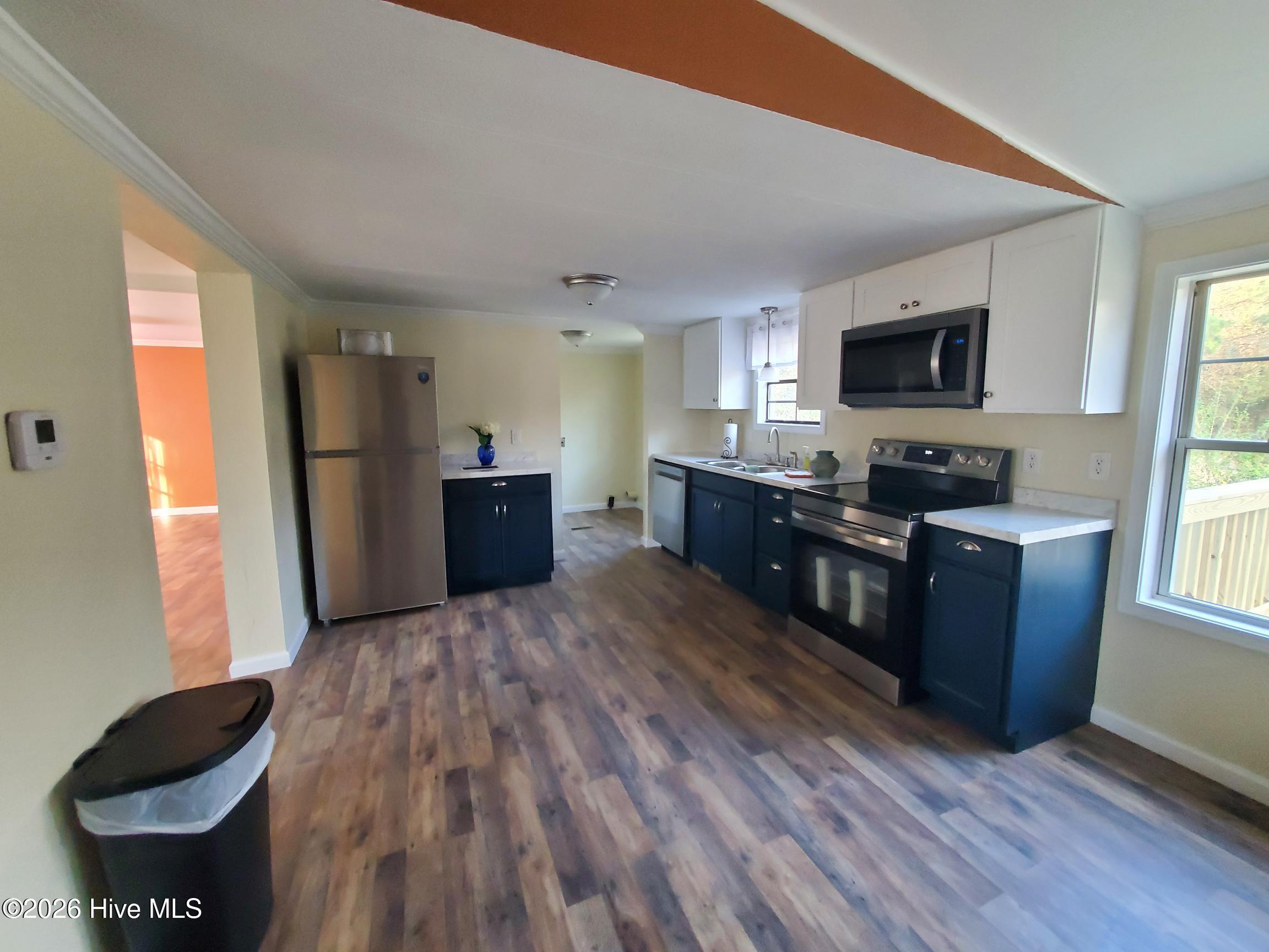 926 Railroad Street Property Photo 7