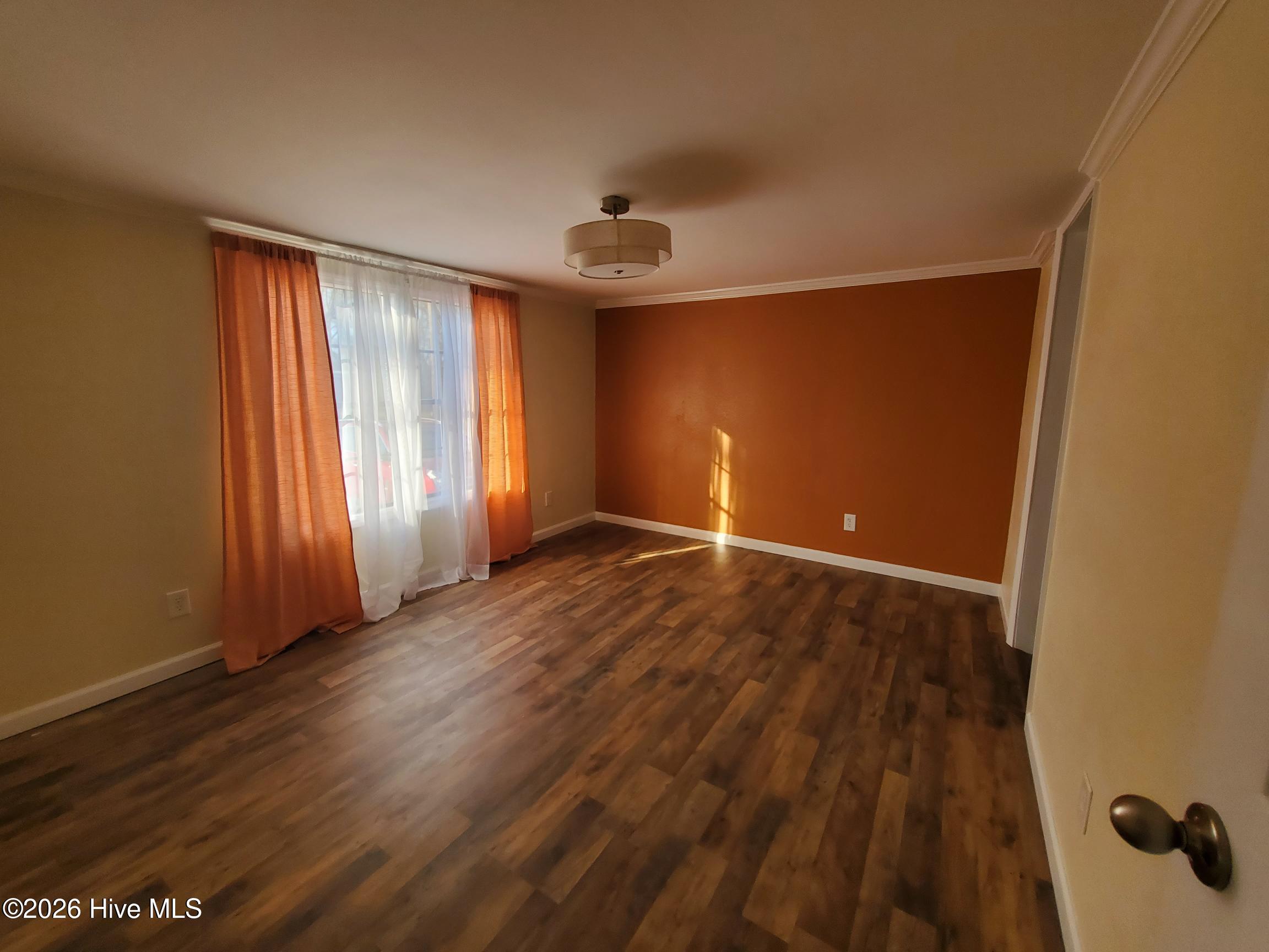 926 Railroad Street Property Photo 9