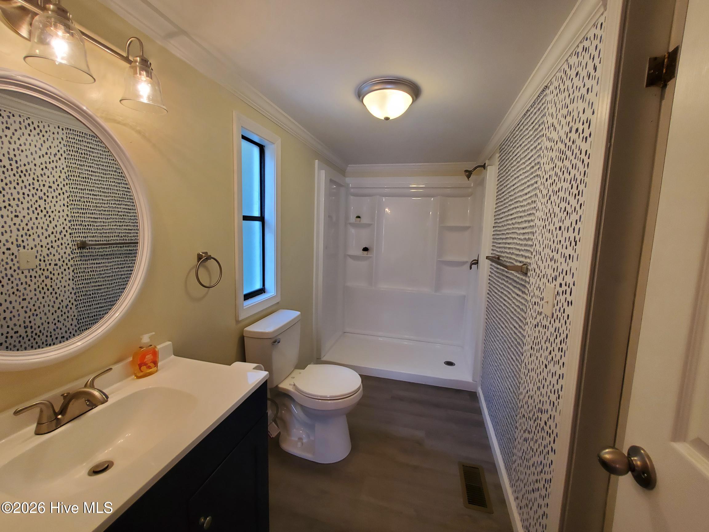 926 Railroad Street Property Photo 10