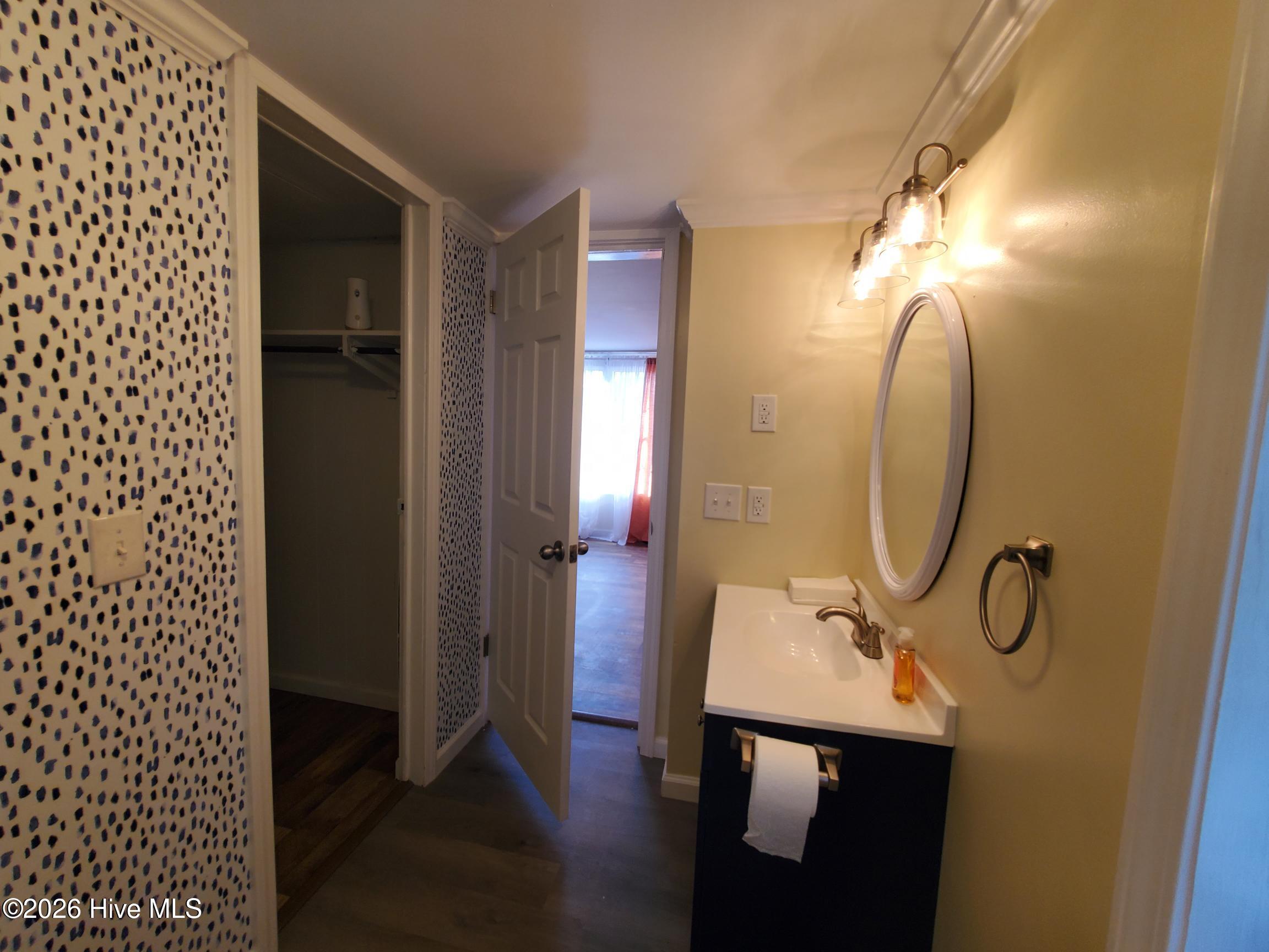 926 Railroad Street Property Photo 11