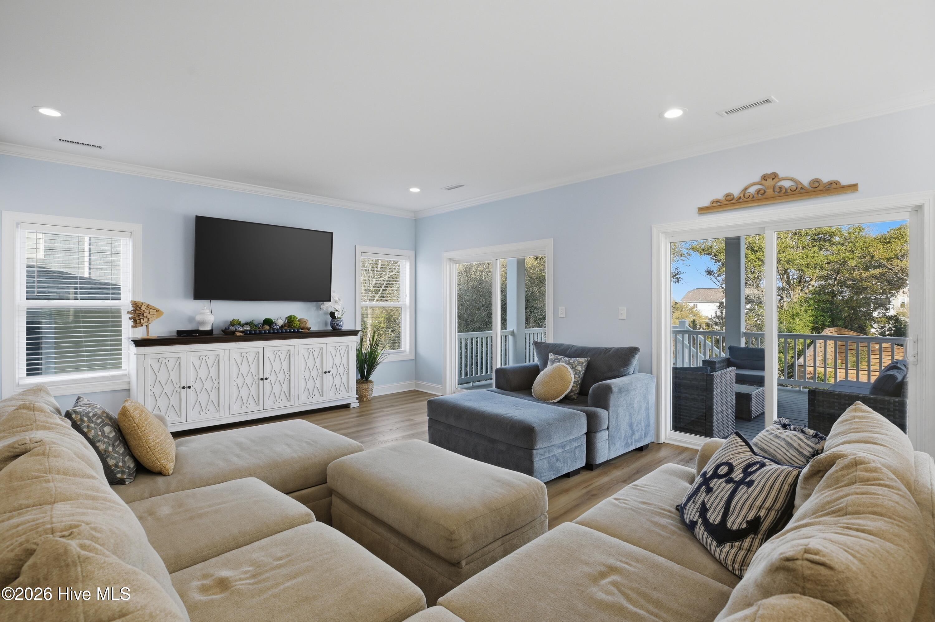 1617 S Shore Drive Property Photo 11