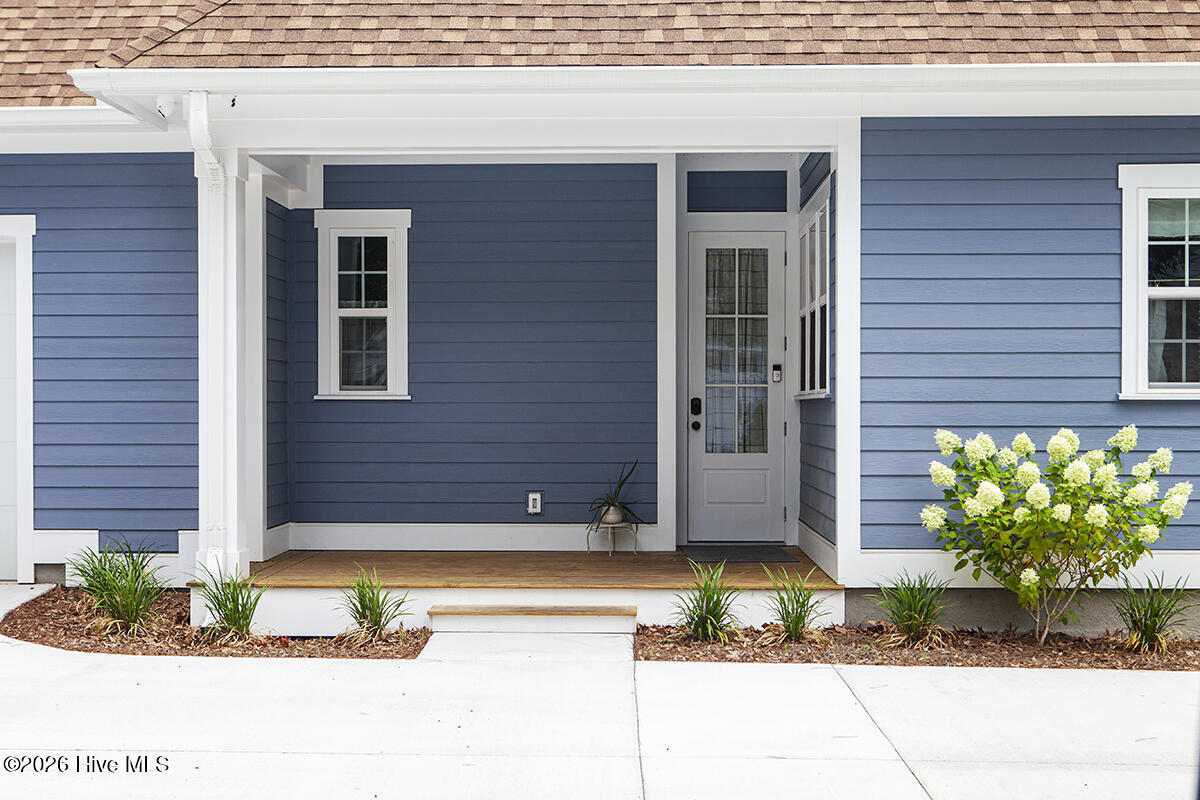 6108 Harbor Oaks Drive Property Photo 4