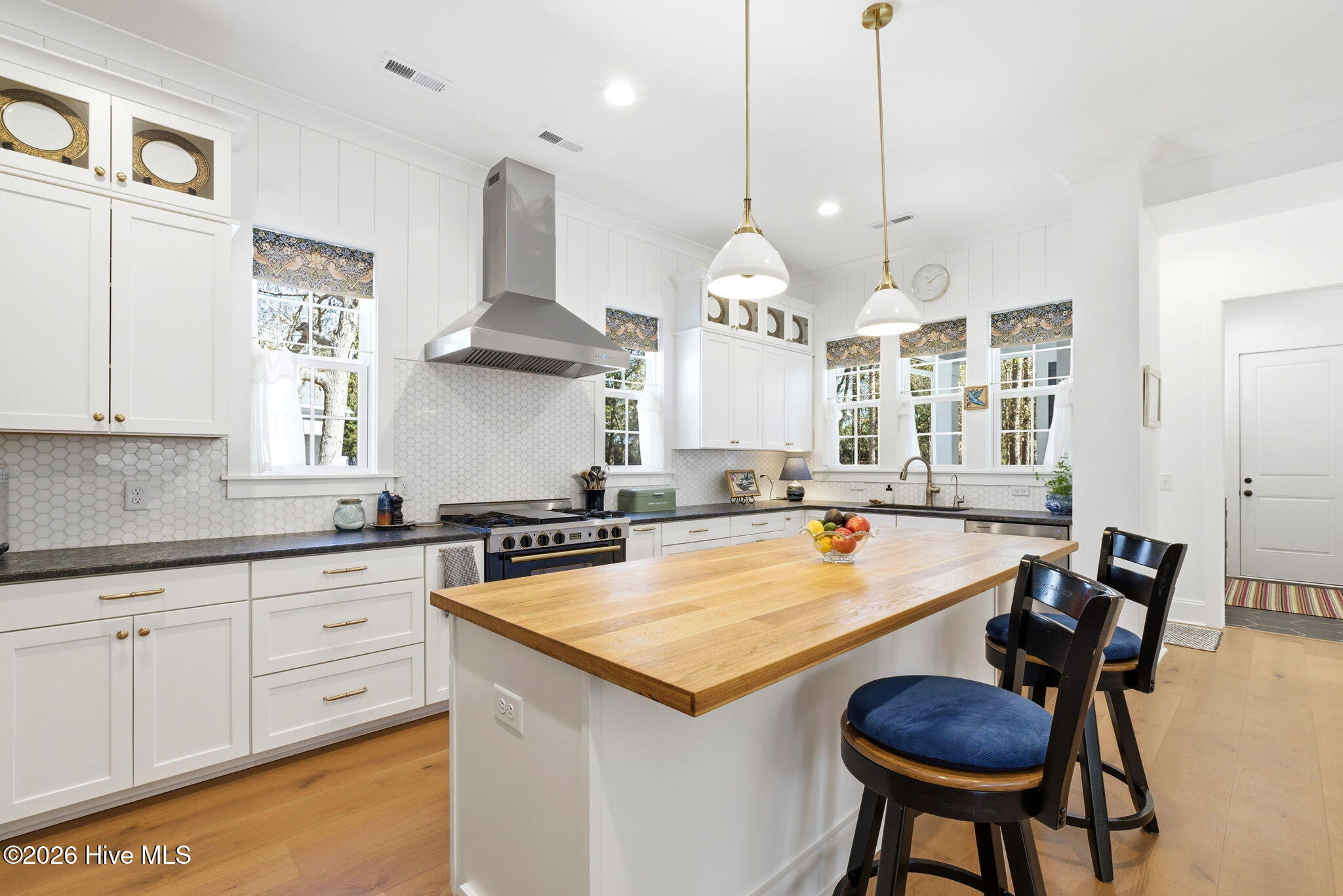 6108 Harbor Oaks Drive Property Photo 16