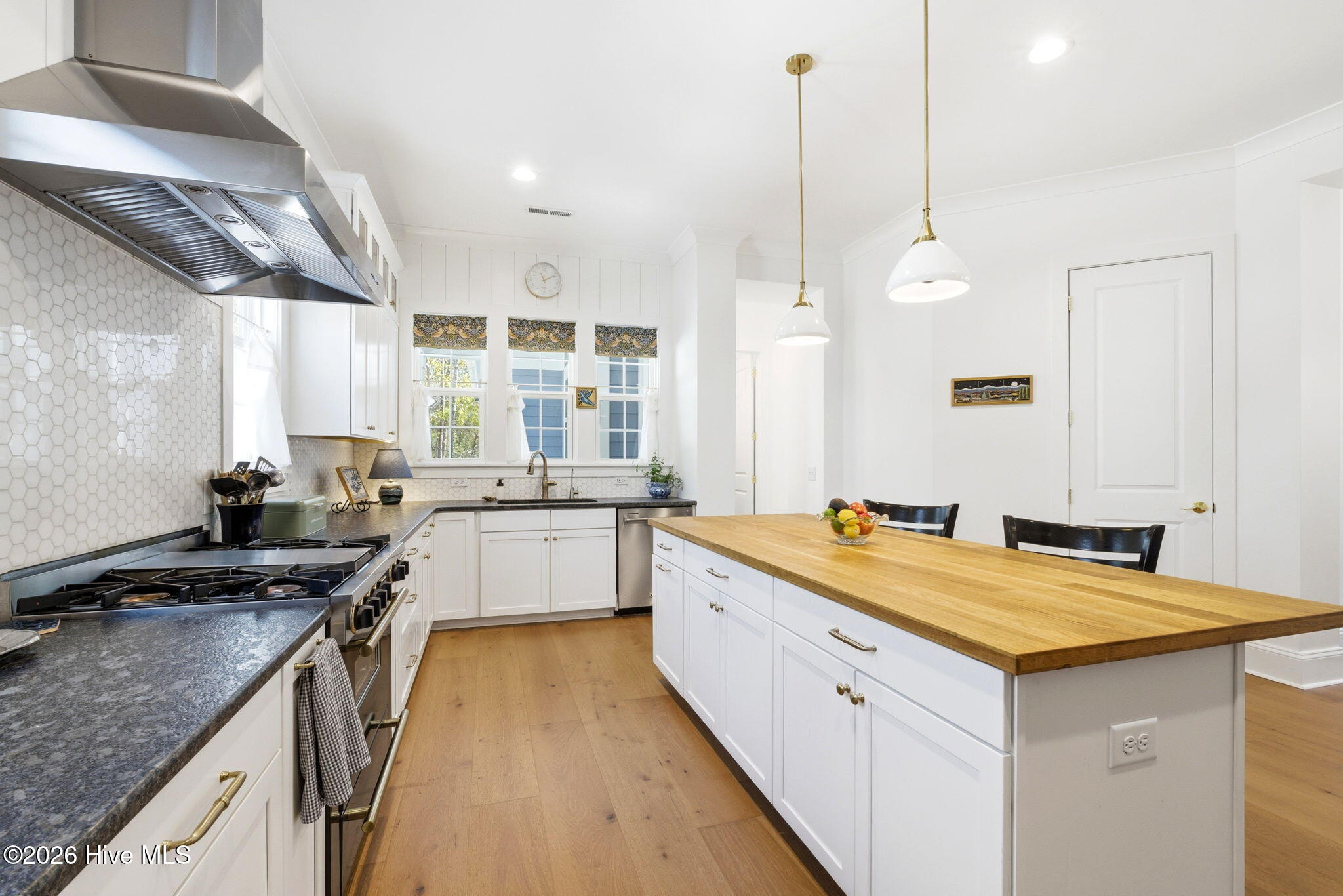6108 Harbor Oaks Drive Property Photo 17