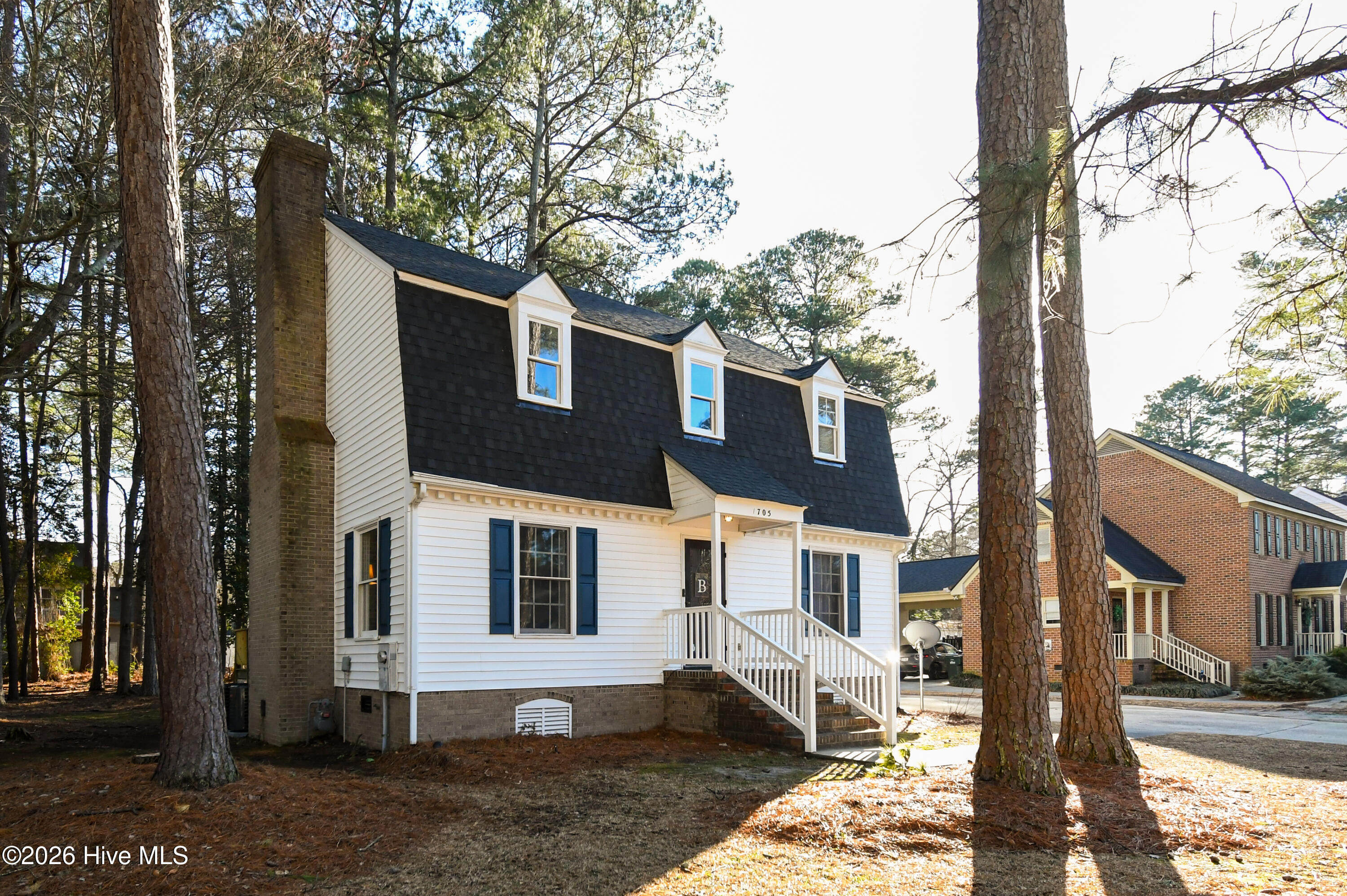 1705 Parkway Street W Property Photo 1