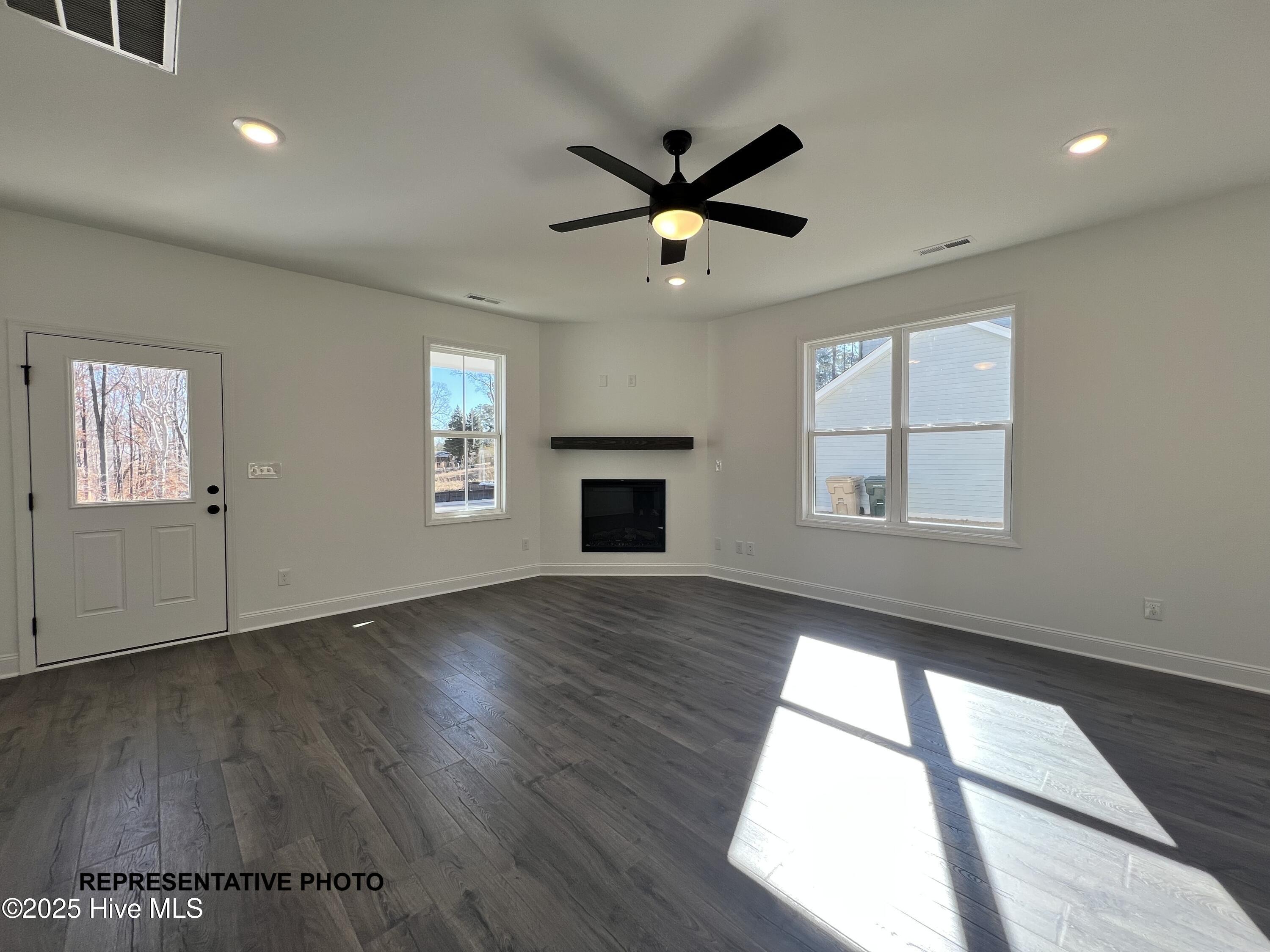 686 Springtooth Drive Property Photo 3