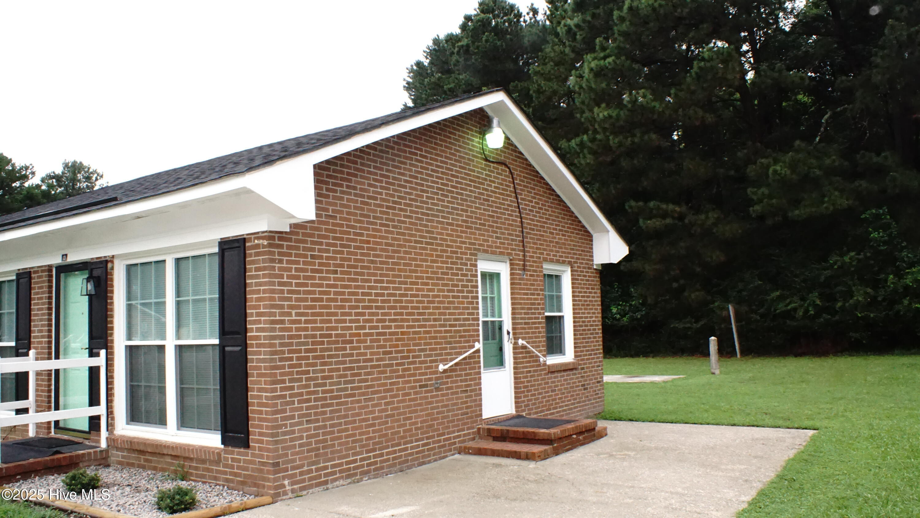 121 Walter Drive Property Photo 2