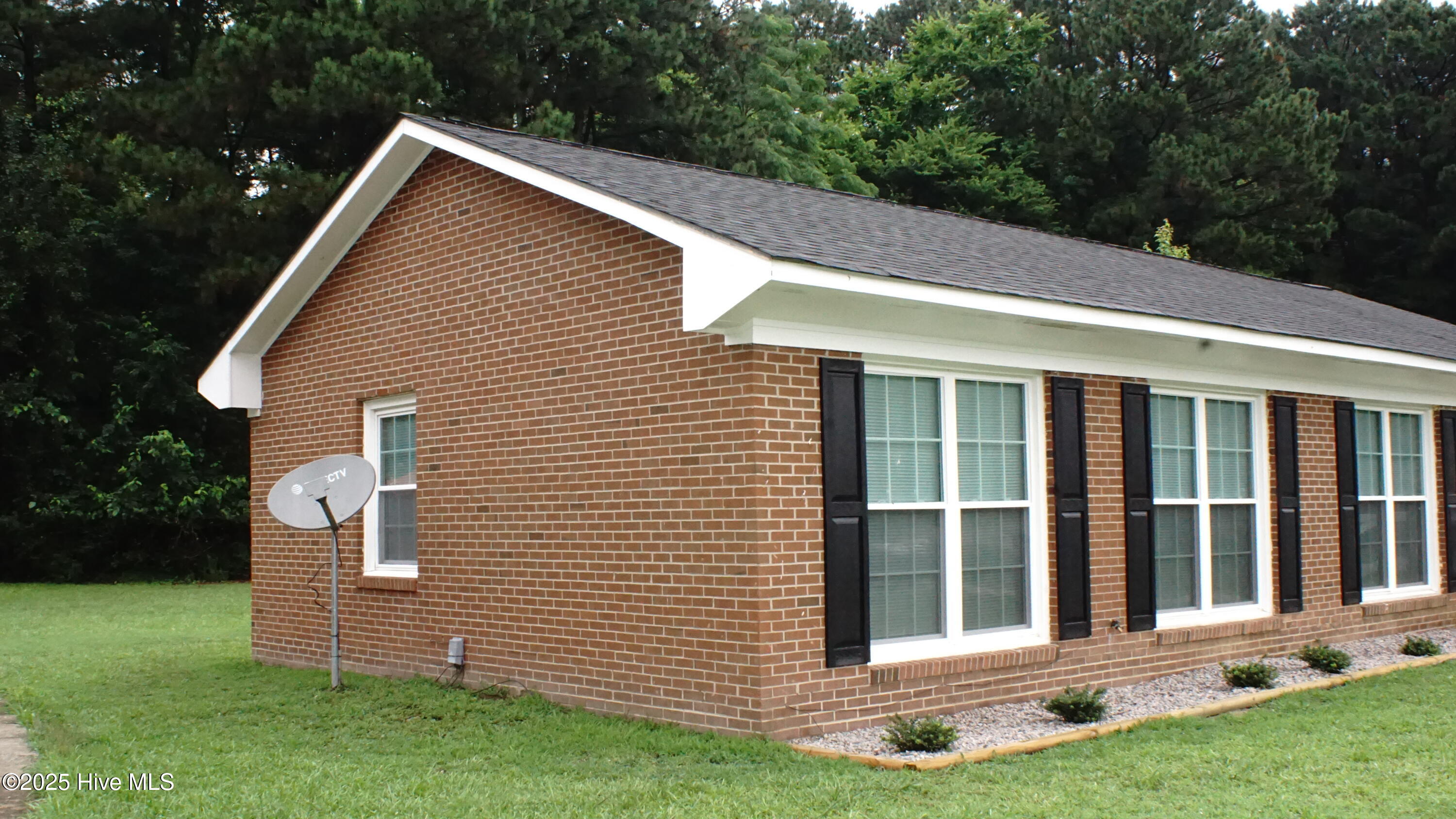 121 Walter Drive Property Photo 3