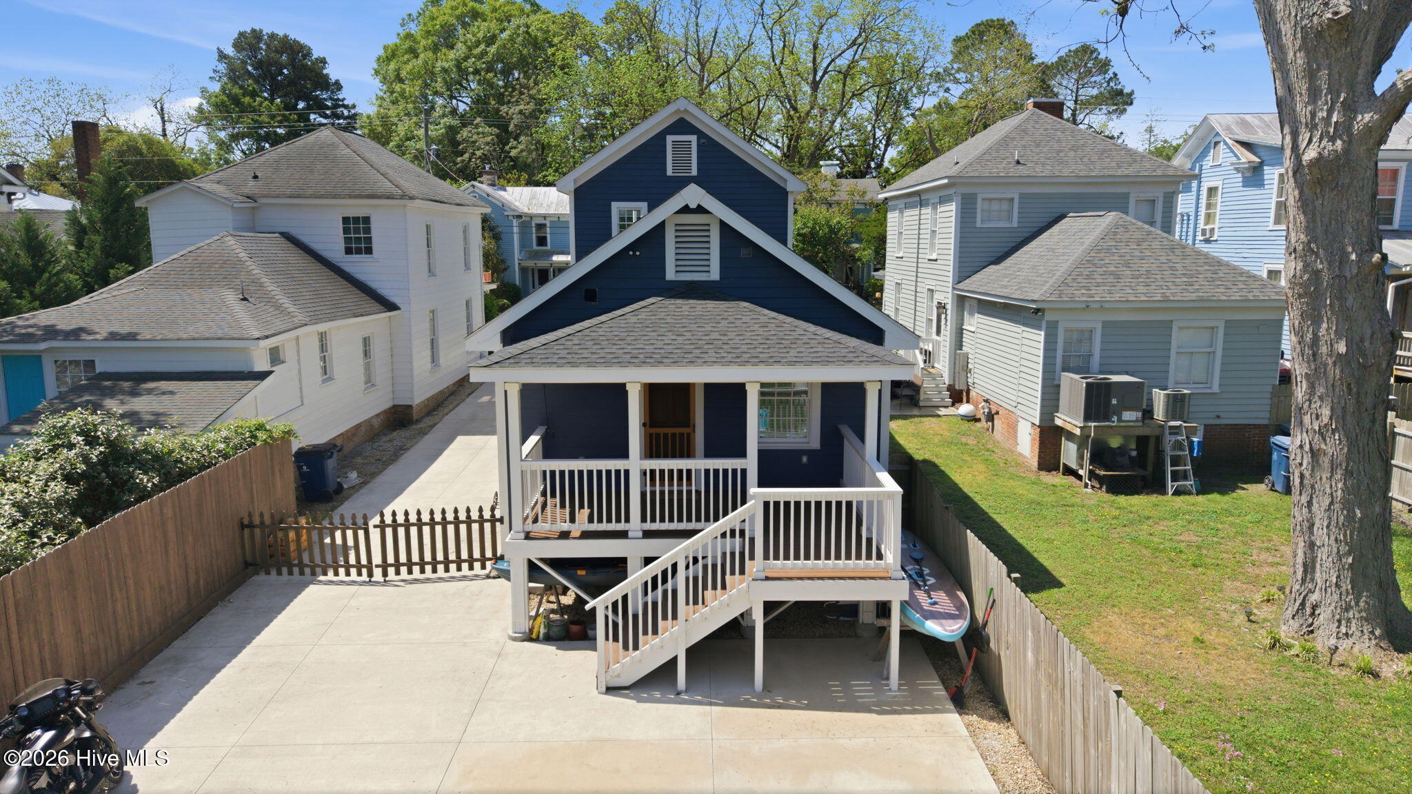 412 E 2nd Street Property Photo 6