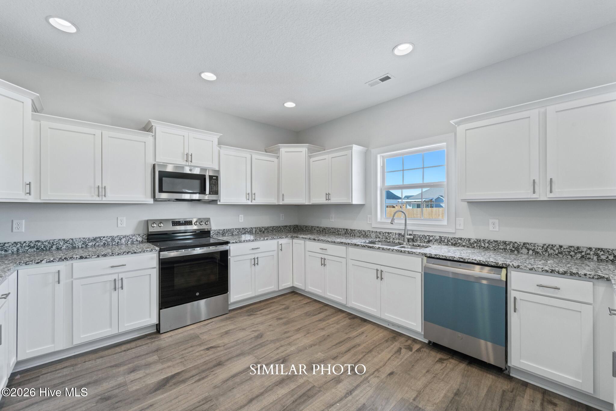 109 Twisted Vine Boulevard Property Photo 18