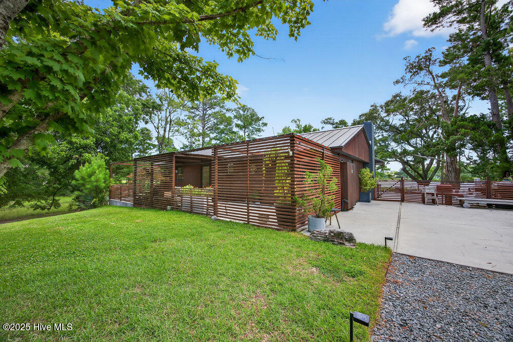 2425 Alford Landing Drive Property Photo 4