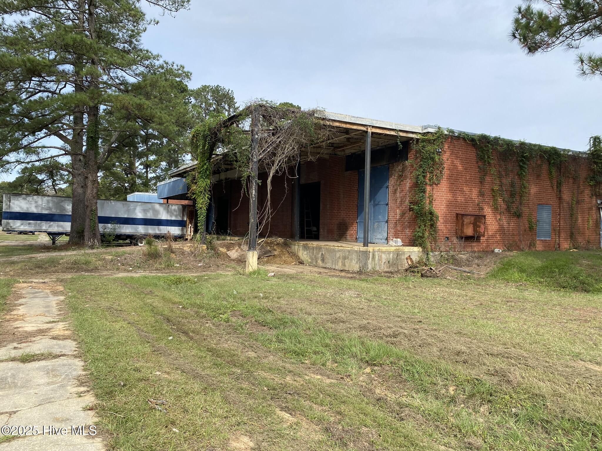 523 Flitter Hill Road Property Photo 1
