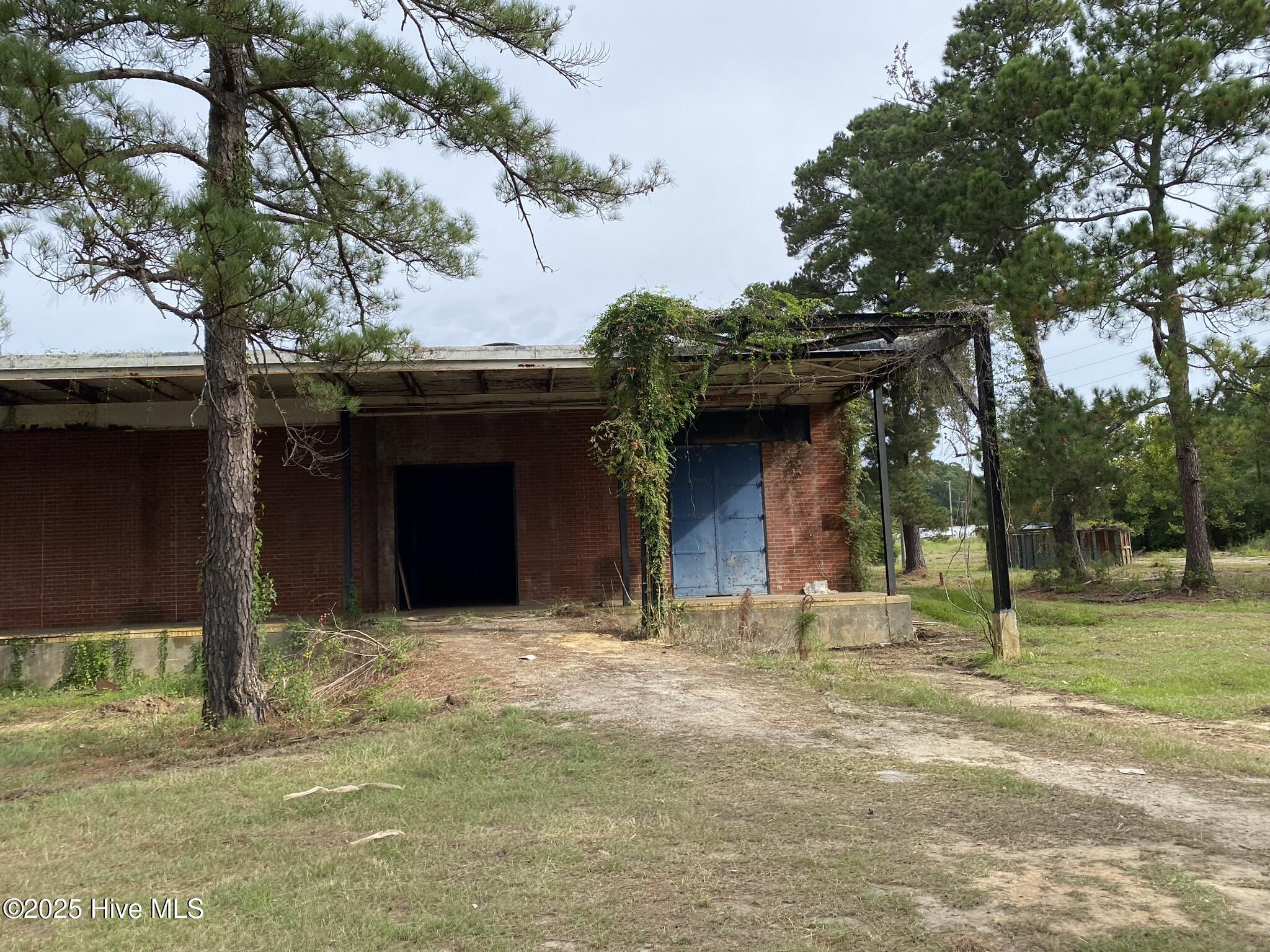 523 Flitter Hill Road Property Photo 2