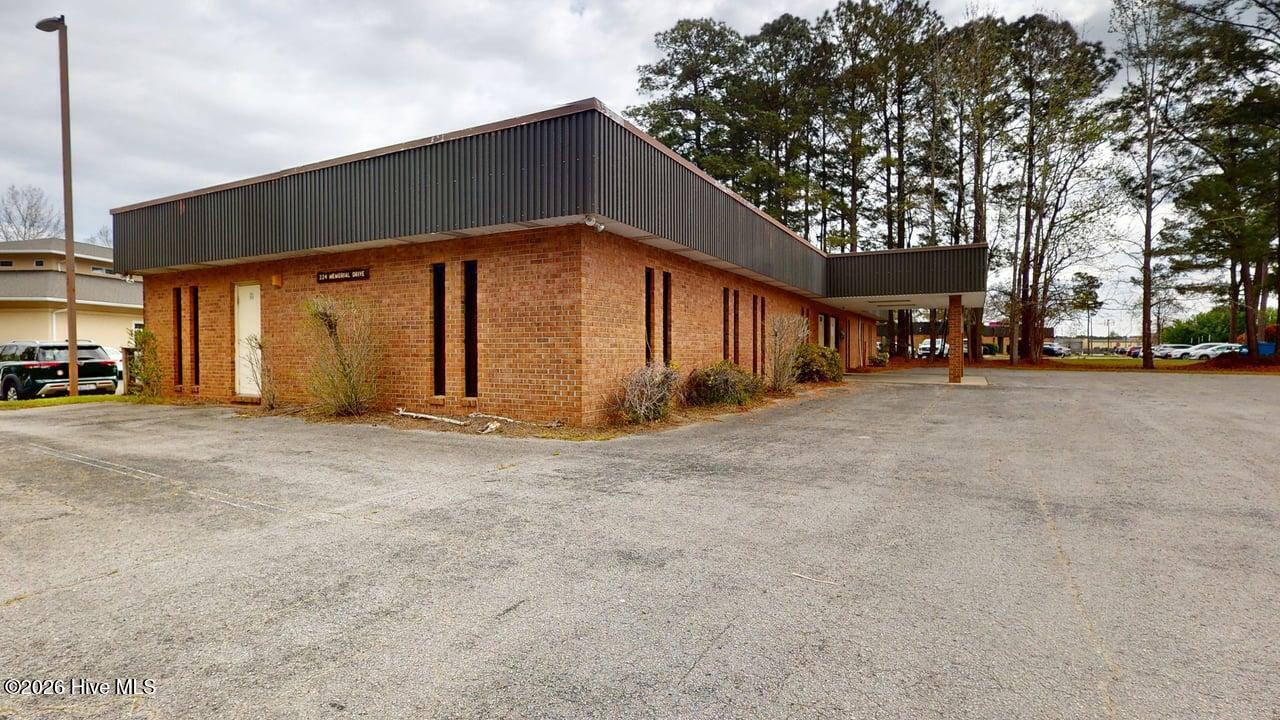 224 Memorial Drive A Property Photo 3