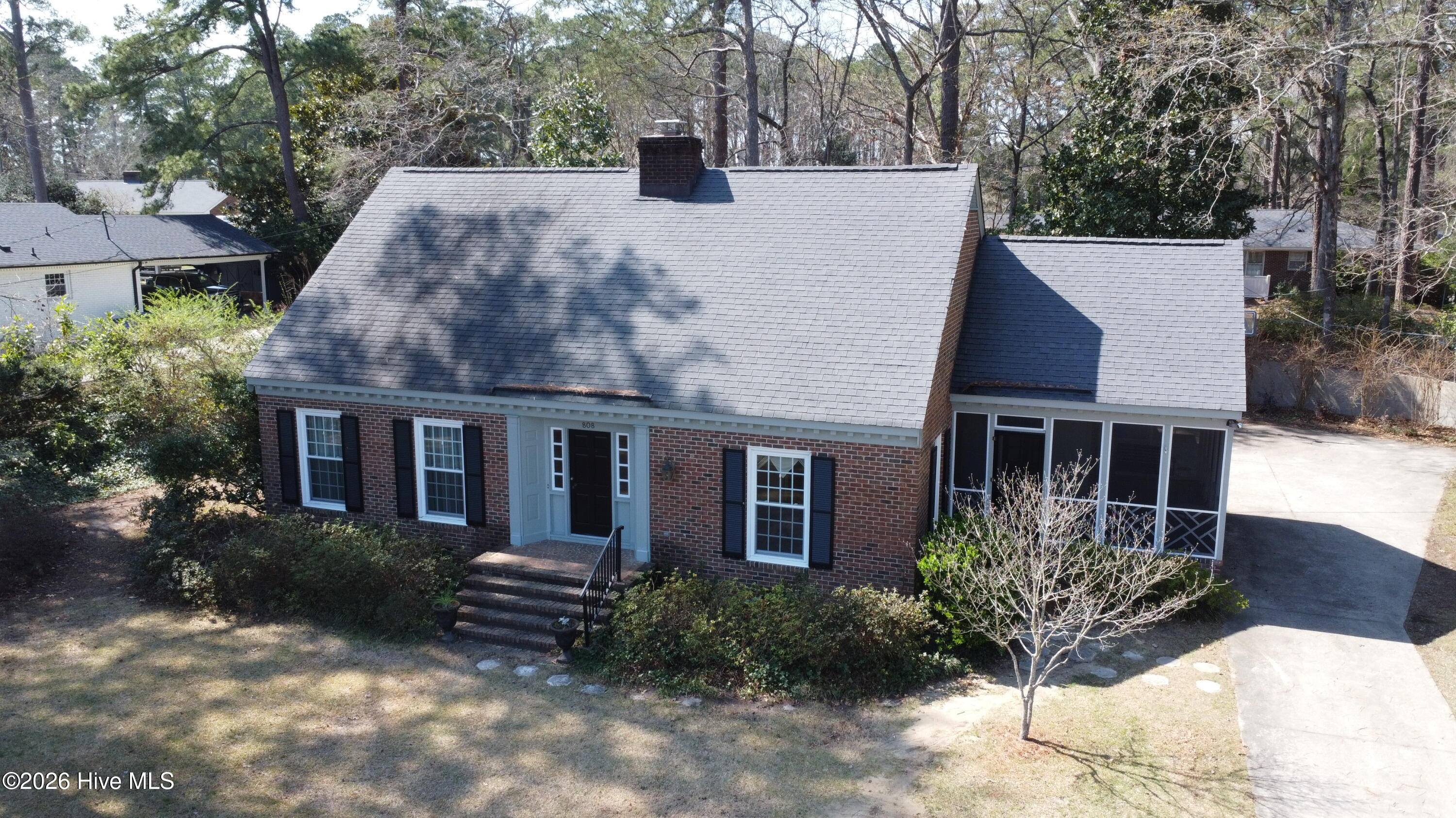 808 E Beechtree Drive Property Photo 2