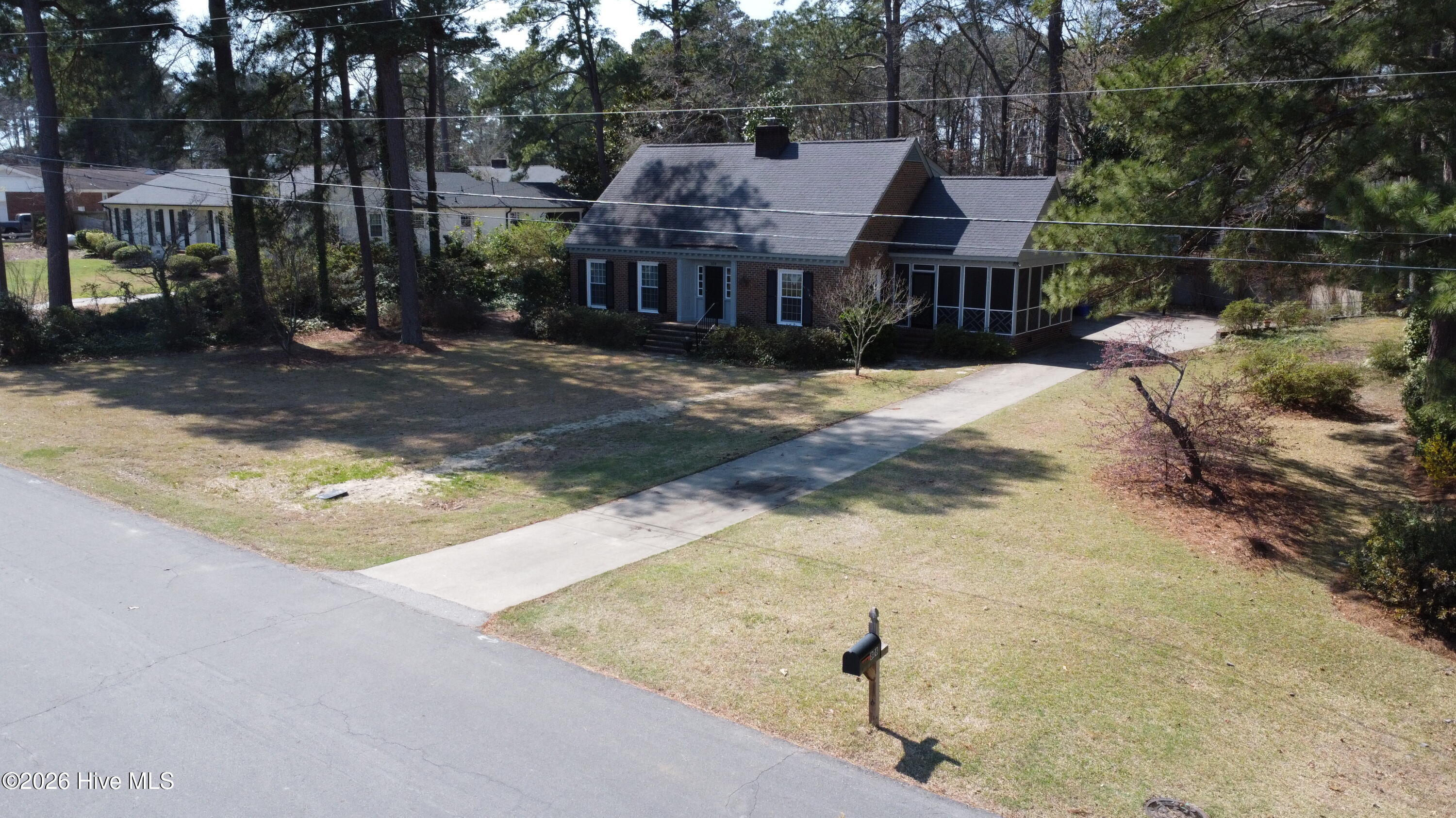 808 E Beechtree Drive Property Photo 3