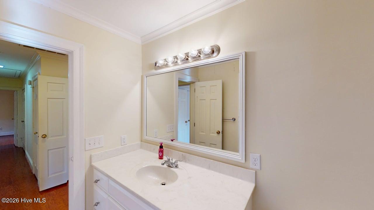 808 E Beechtree Drive Property Photo 40