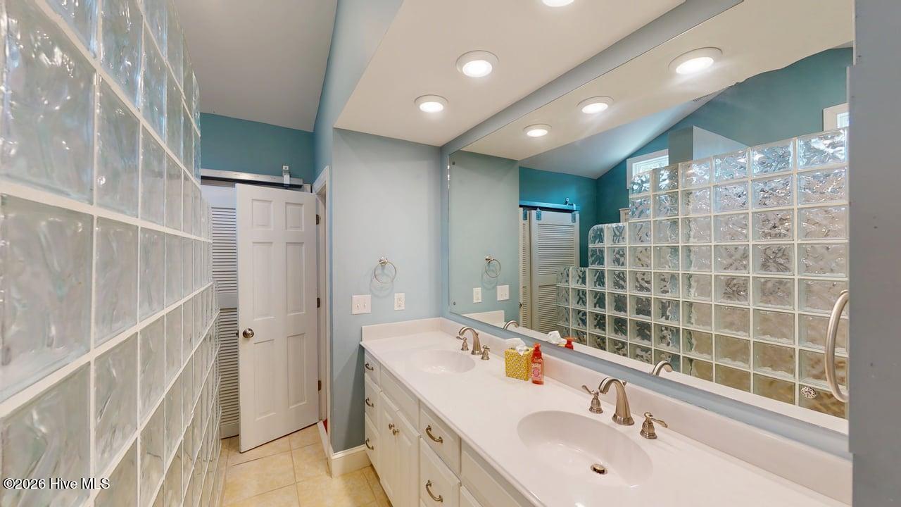 808 E Beechtree Drive Property Photo 52