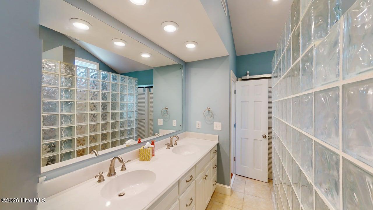 808 E Beechtree Drive Property Photo 53