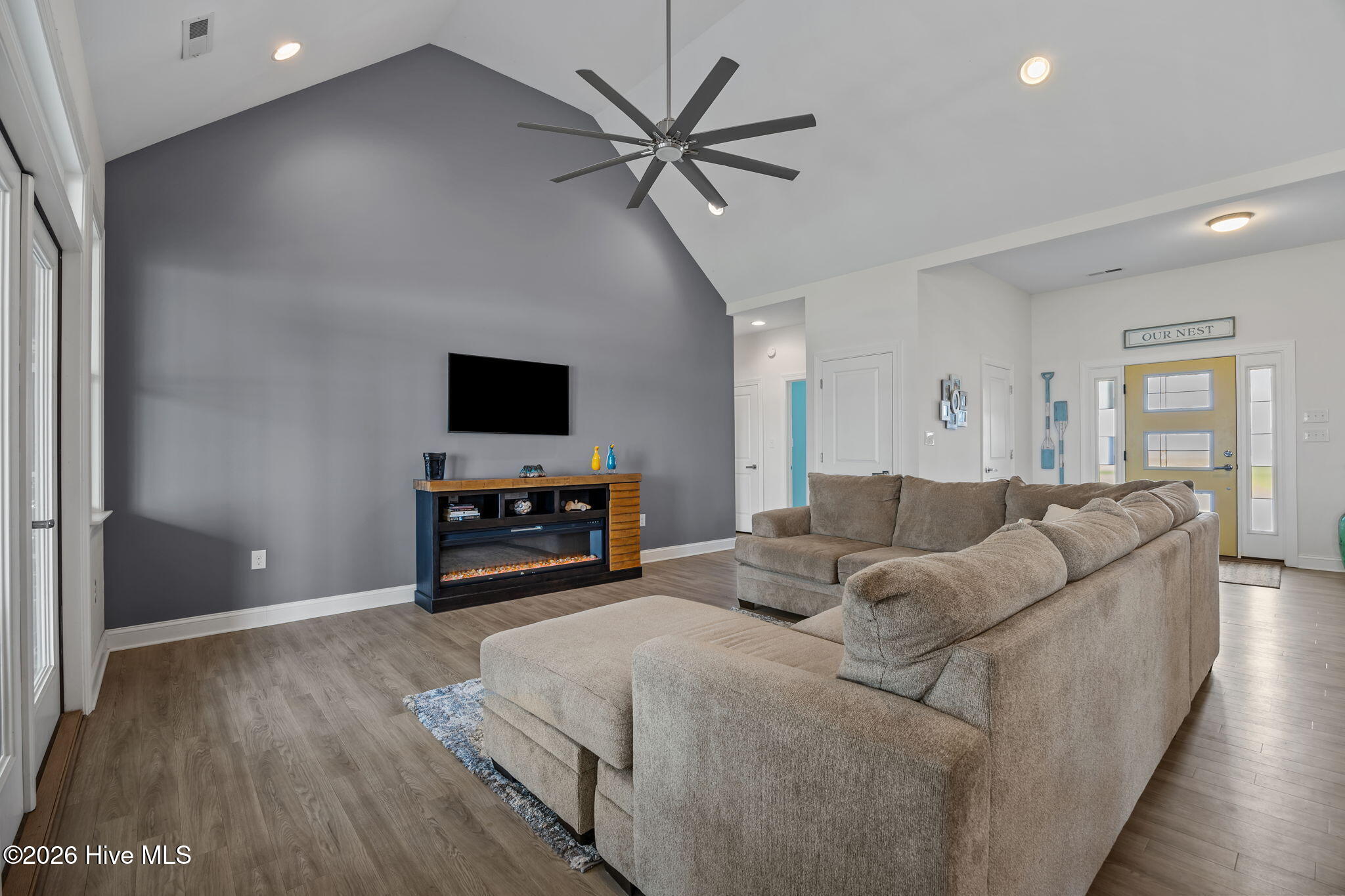 168 W Royal Way Property Photo 10