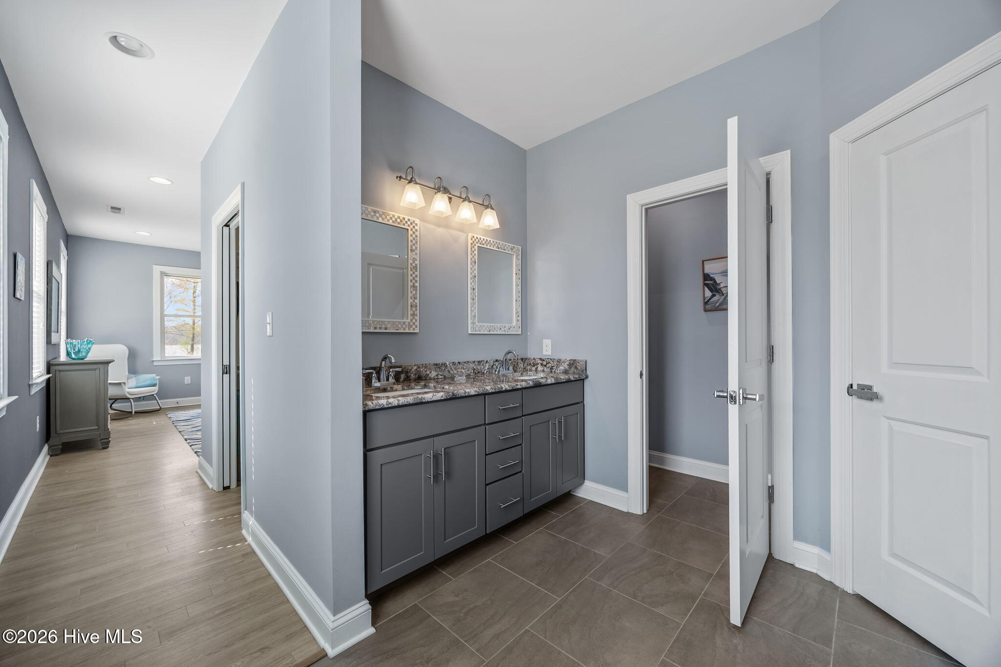 168 W Royal Way Property Photo 18
