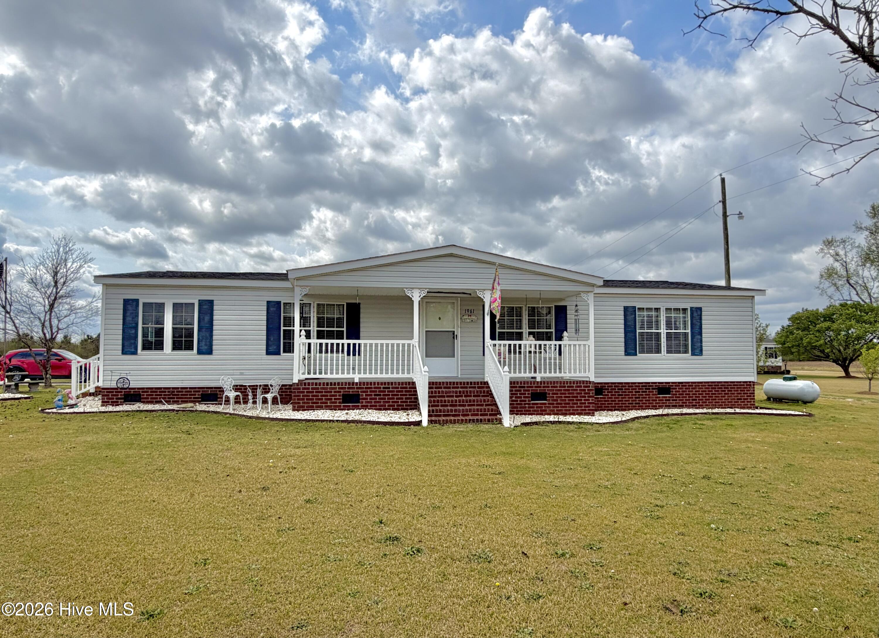 1961 Becton Farm Road Property Photo 2