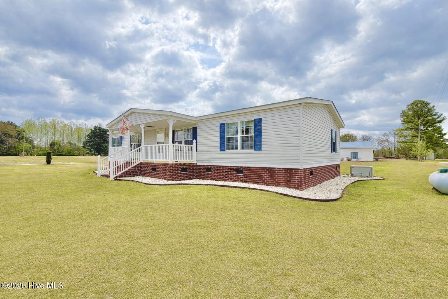 1961 Becton Farm Road Property Photo 4