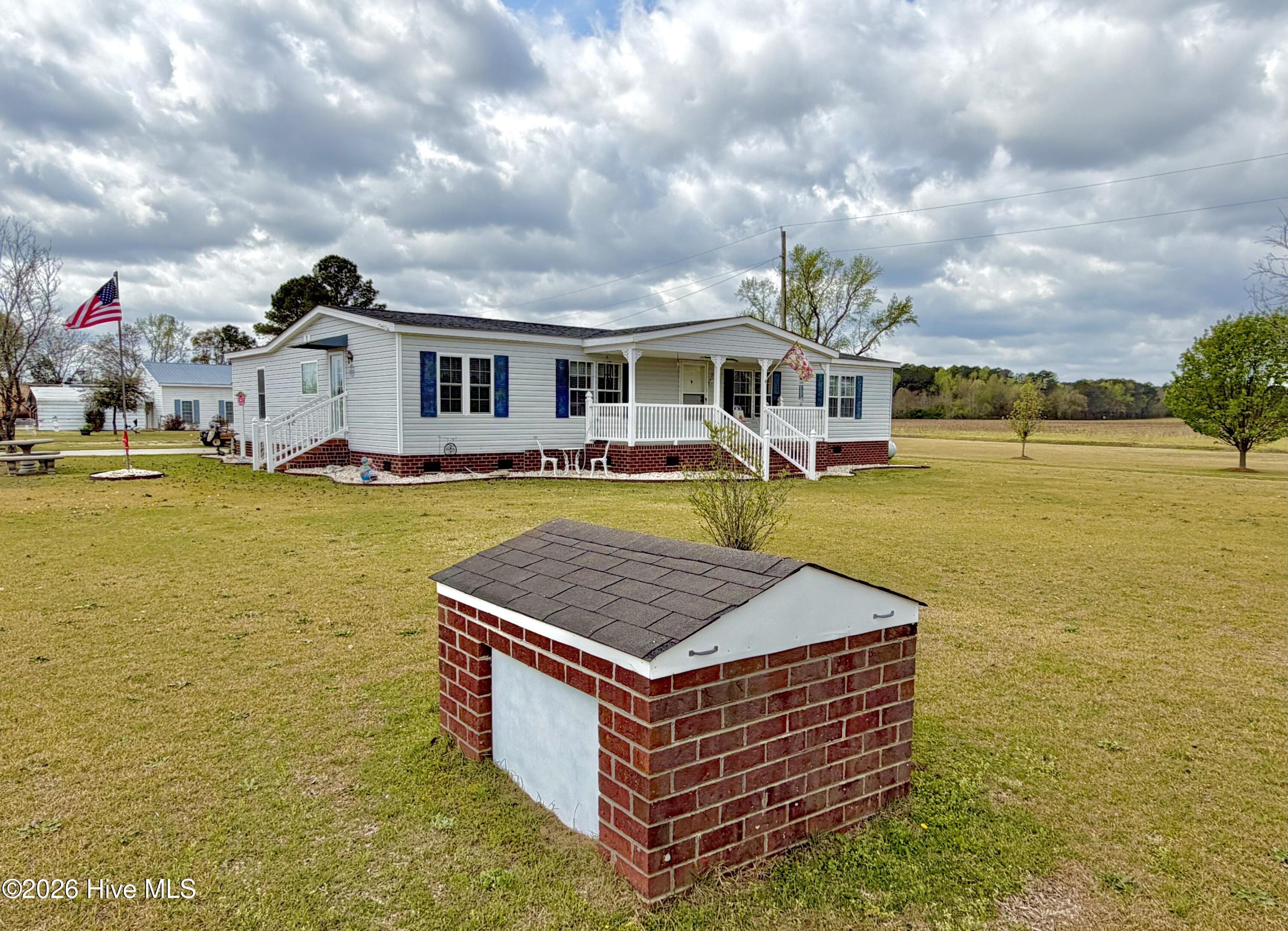 1961 Becton Farm Road Property Photo 9