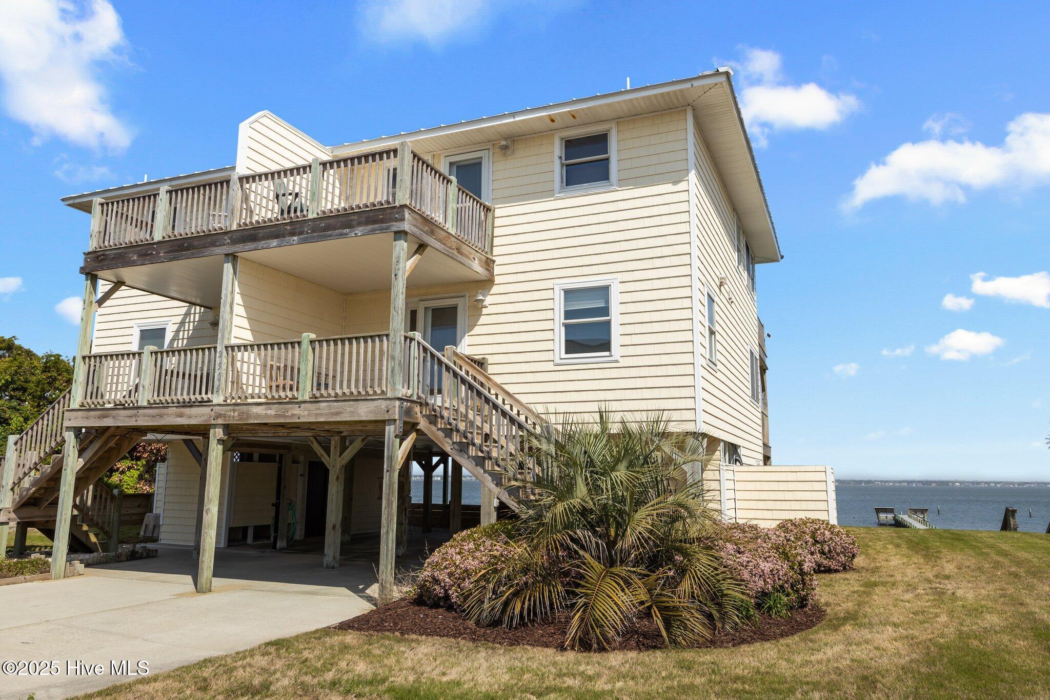 2506 Emerald Drive E Property Photo 1