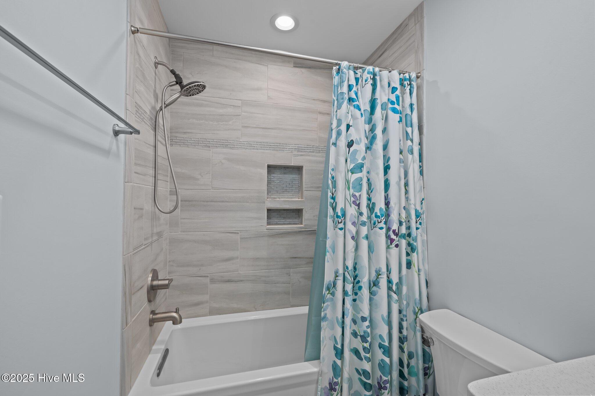 2506 Emerald Drive E Property Photo 13