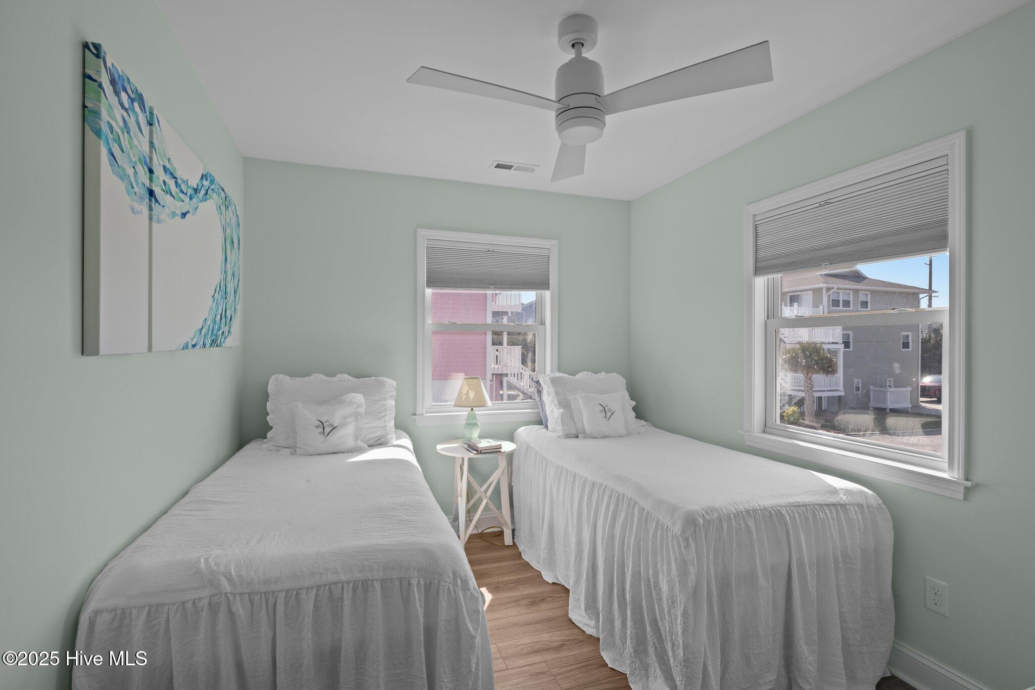 2506 Emerald Drive E Property Photo 17