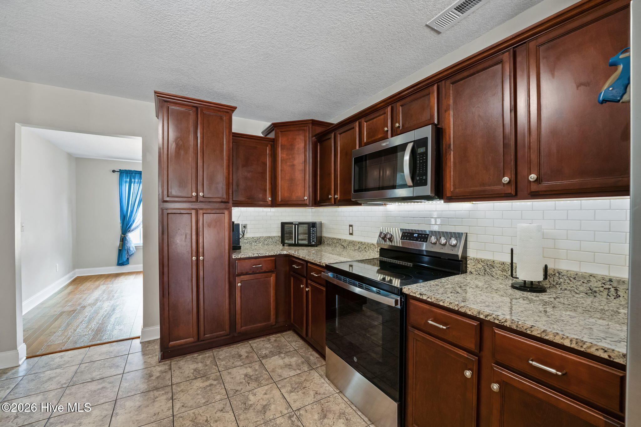 26708 Aberdeen Road Property Photo 10