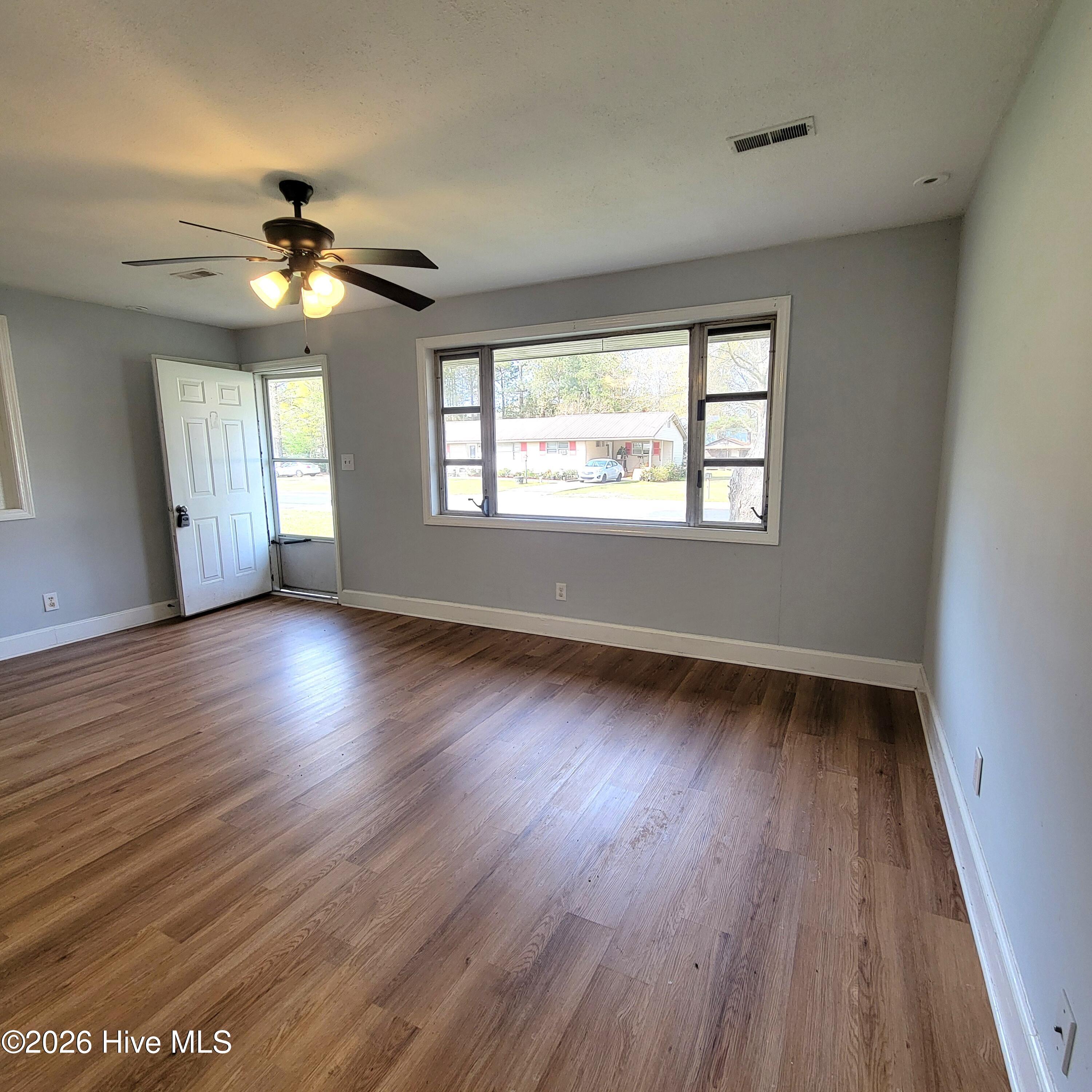 200 S Smith Street Property Photo 4