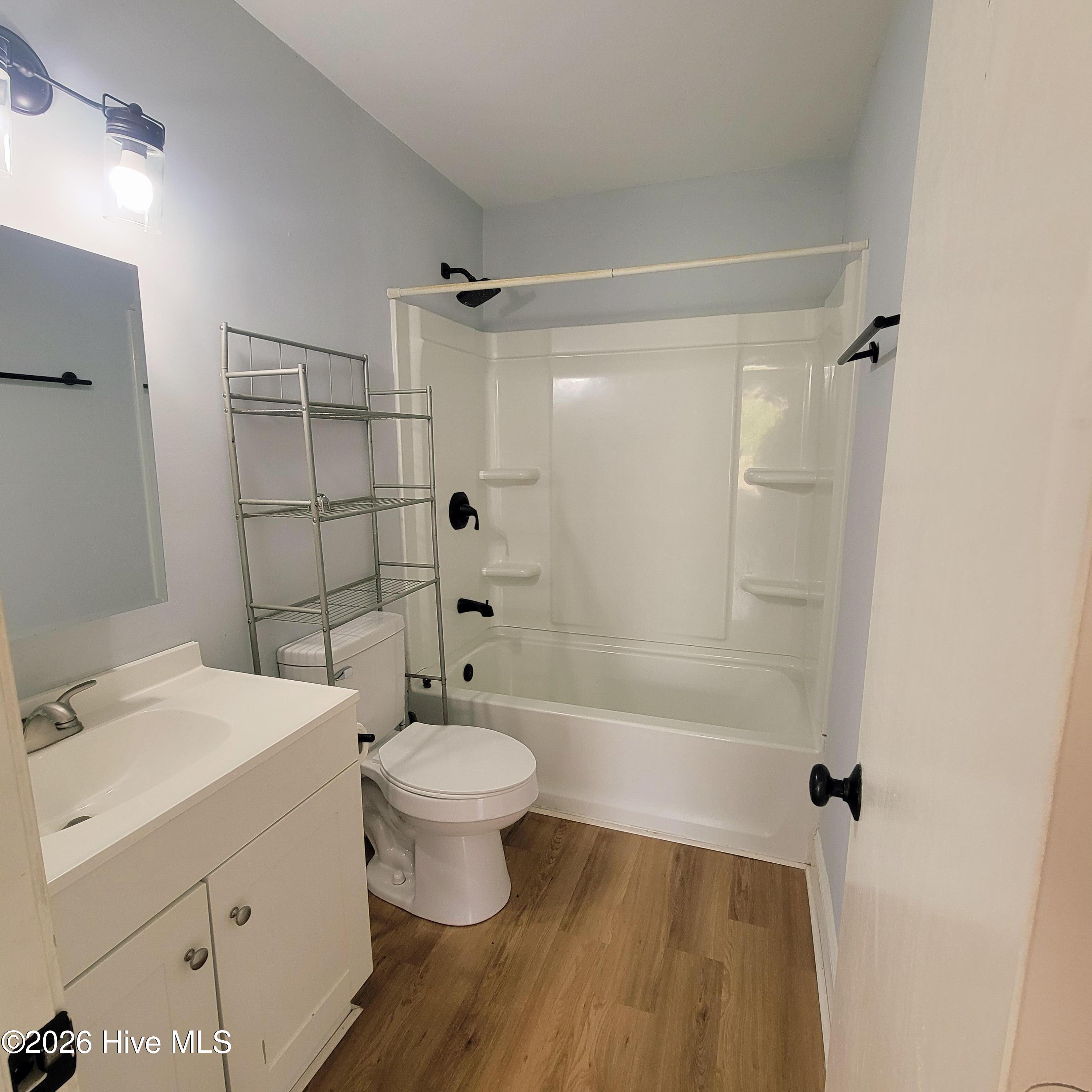 200 S Smith Street Property Photo 9