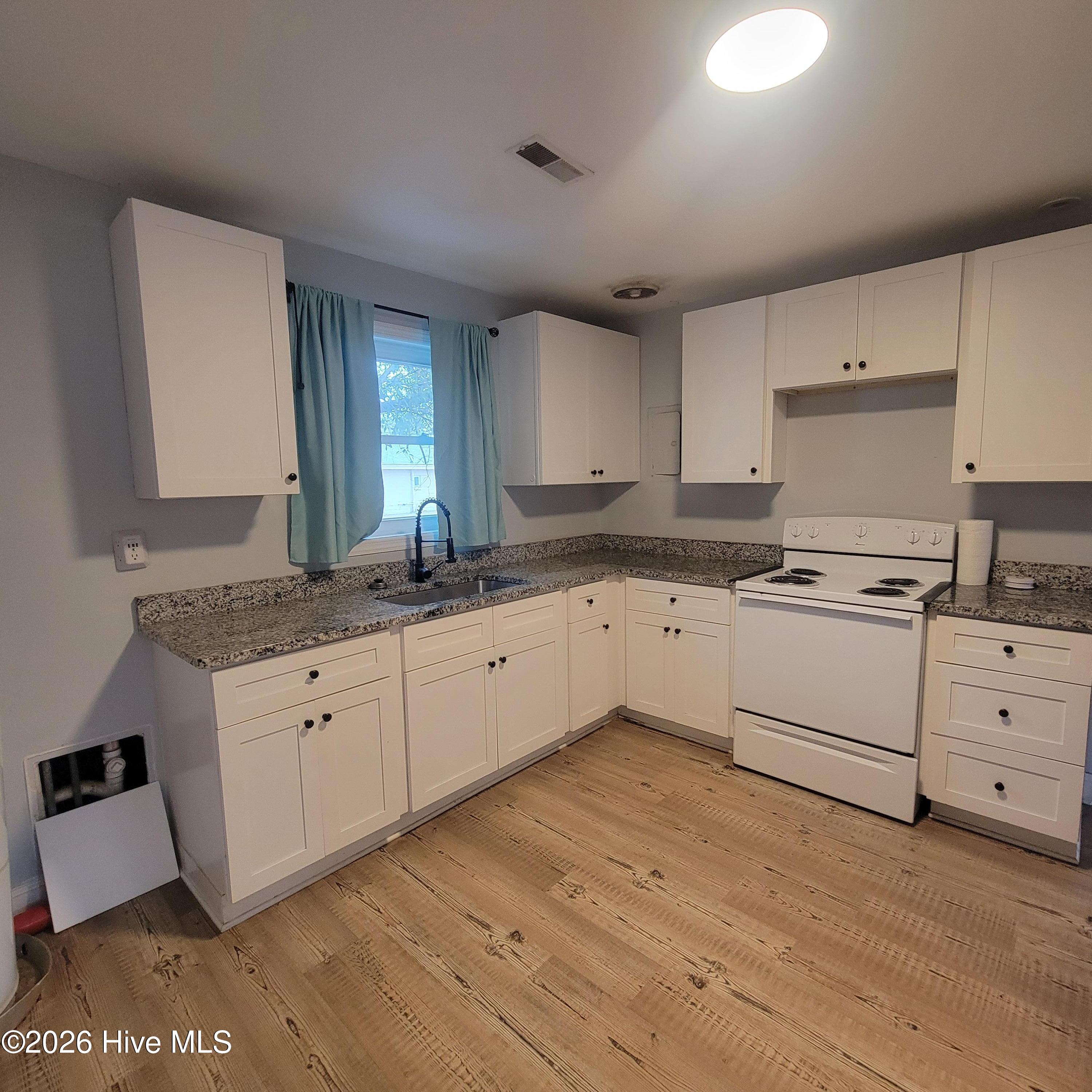 200 S Smith Street Property Photo 10