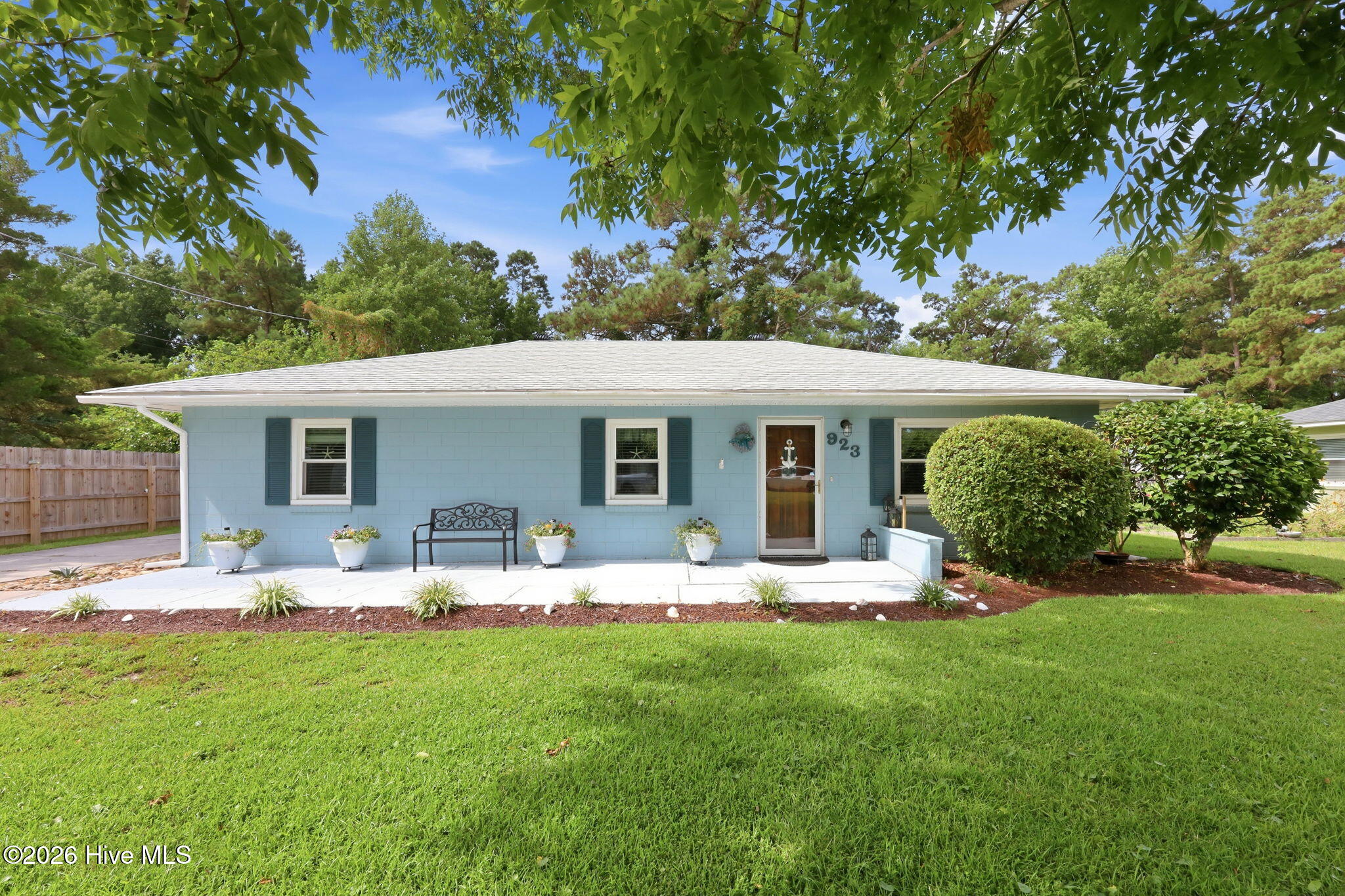 923 N Yaupon Terrace Property Photo 1