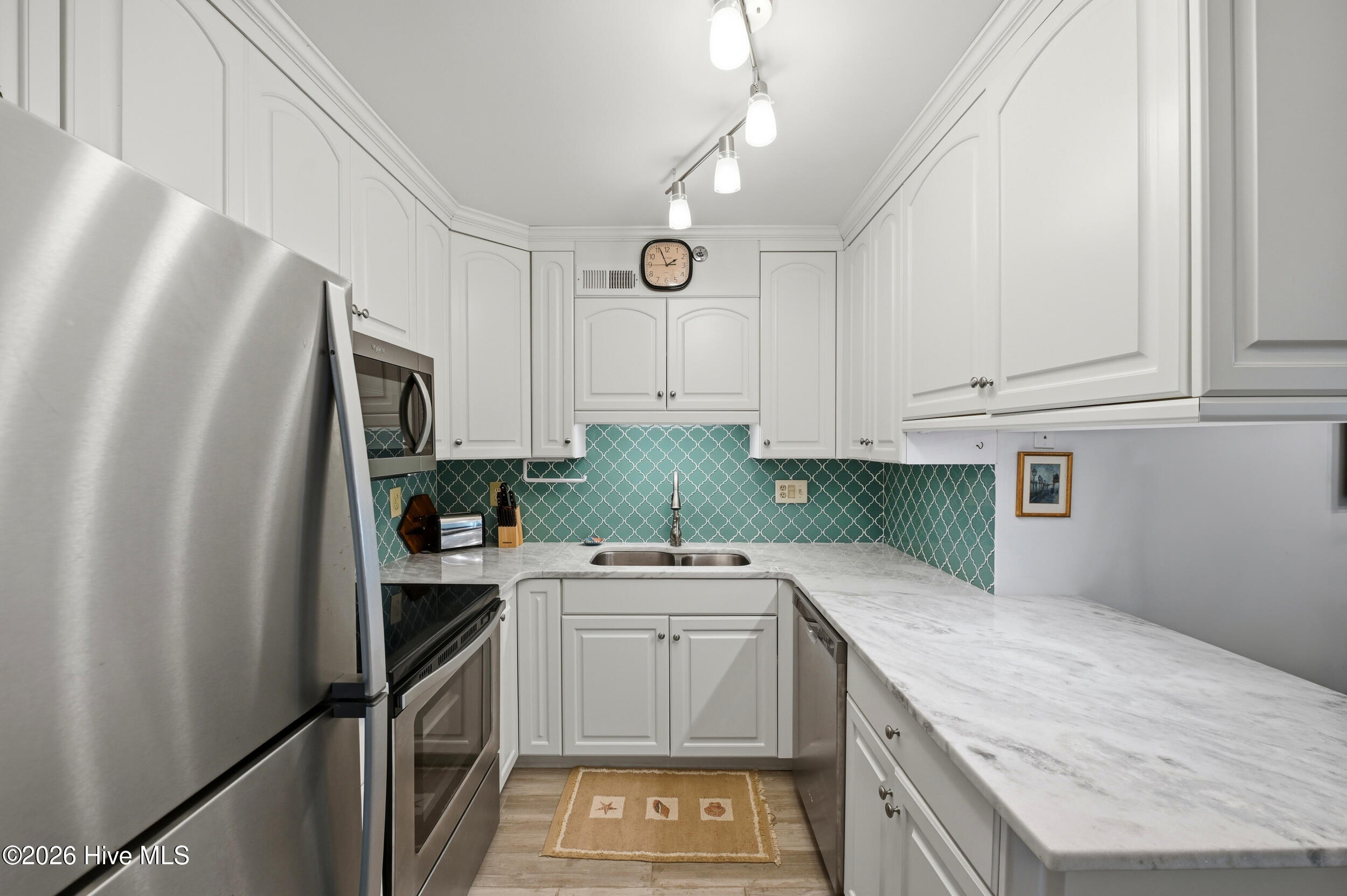 1896 New River Inlet Road 1105 Property Photo 3
