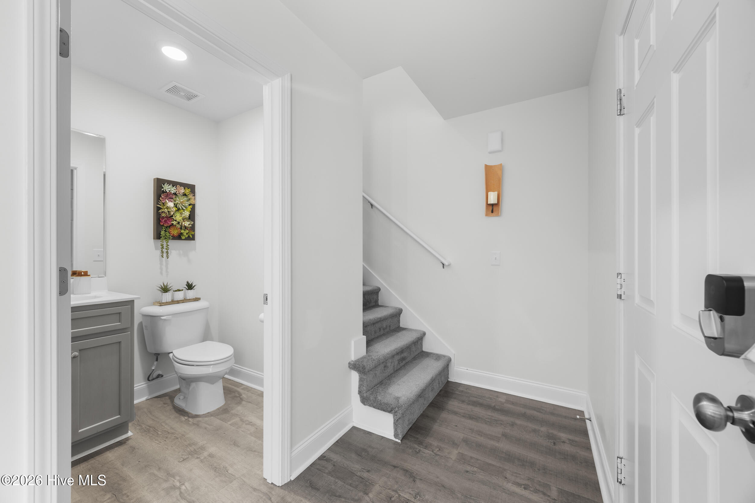 905 Walnut Street Property Photo 8