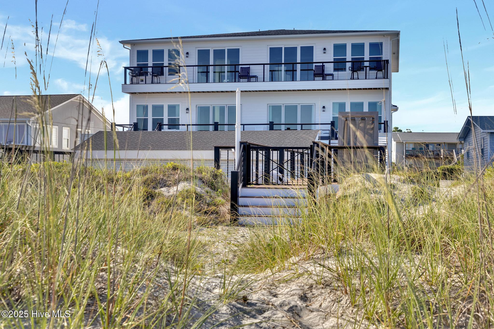 8703 Ocean View Drive East Property Photo 4