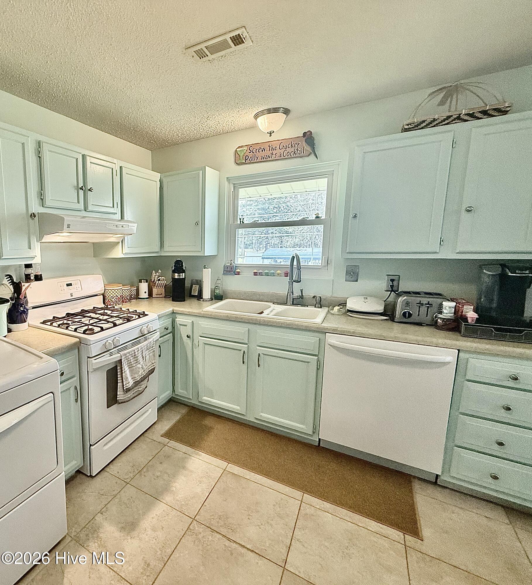 197 S River Drive Property Photo 11