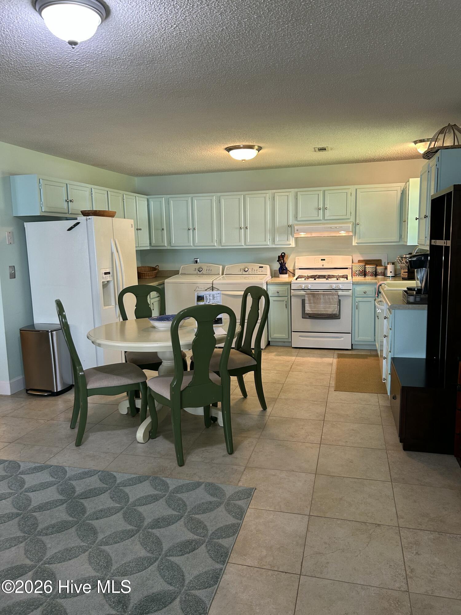 197 S River Drive Property Photo 14