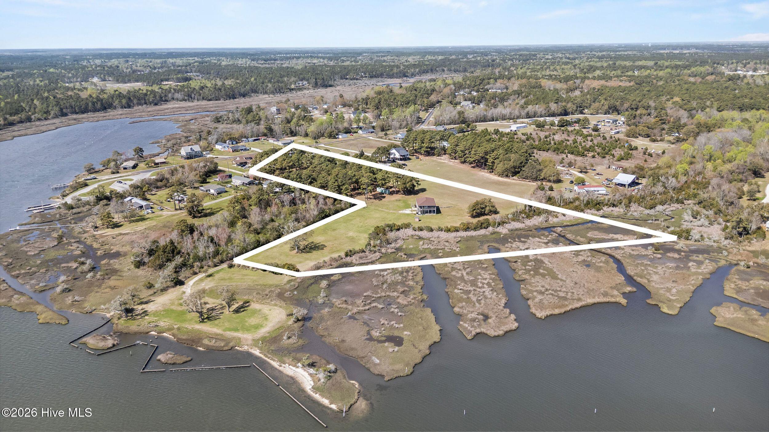 301 Intracoastal Court Property Photo 8