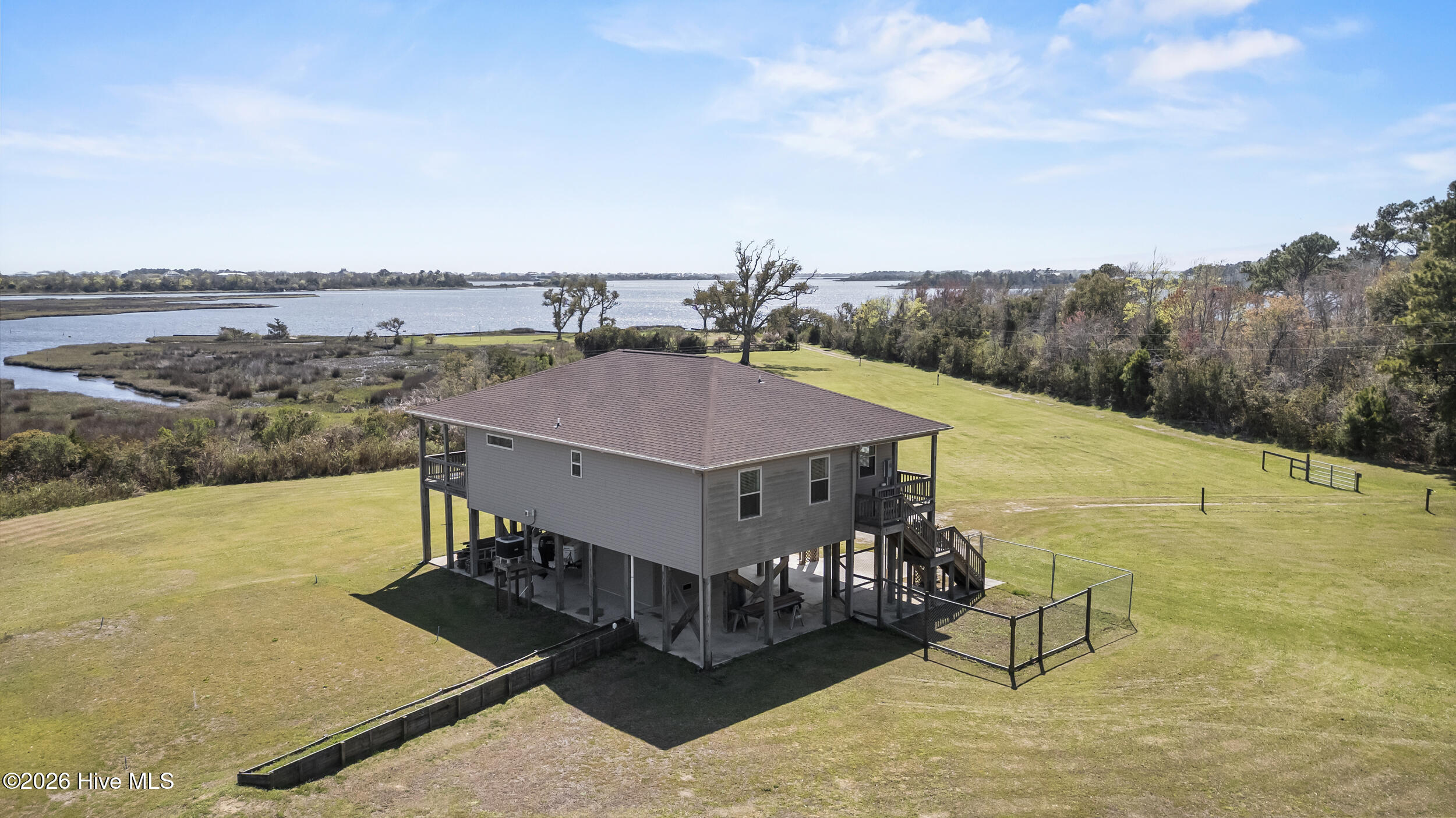 301 Intracoastal Court Property Photo 9