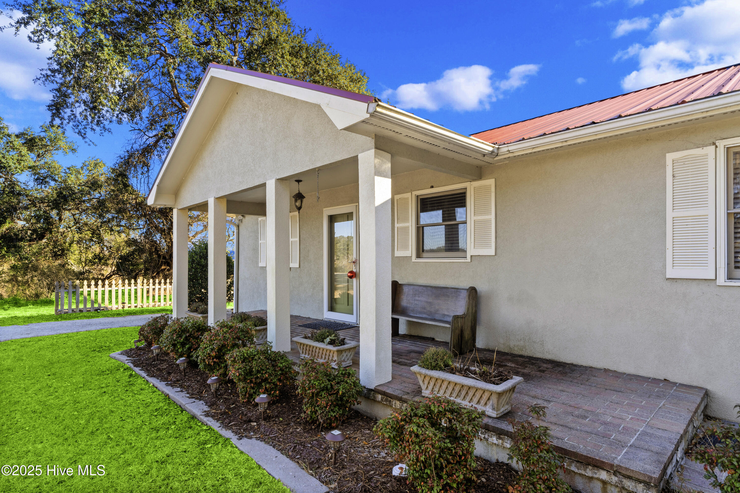 641 Shoreline Drive W Property Photo 4