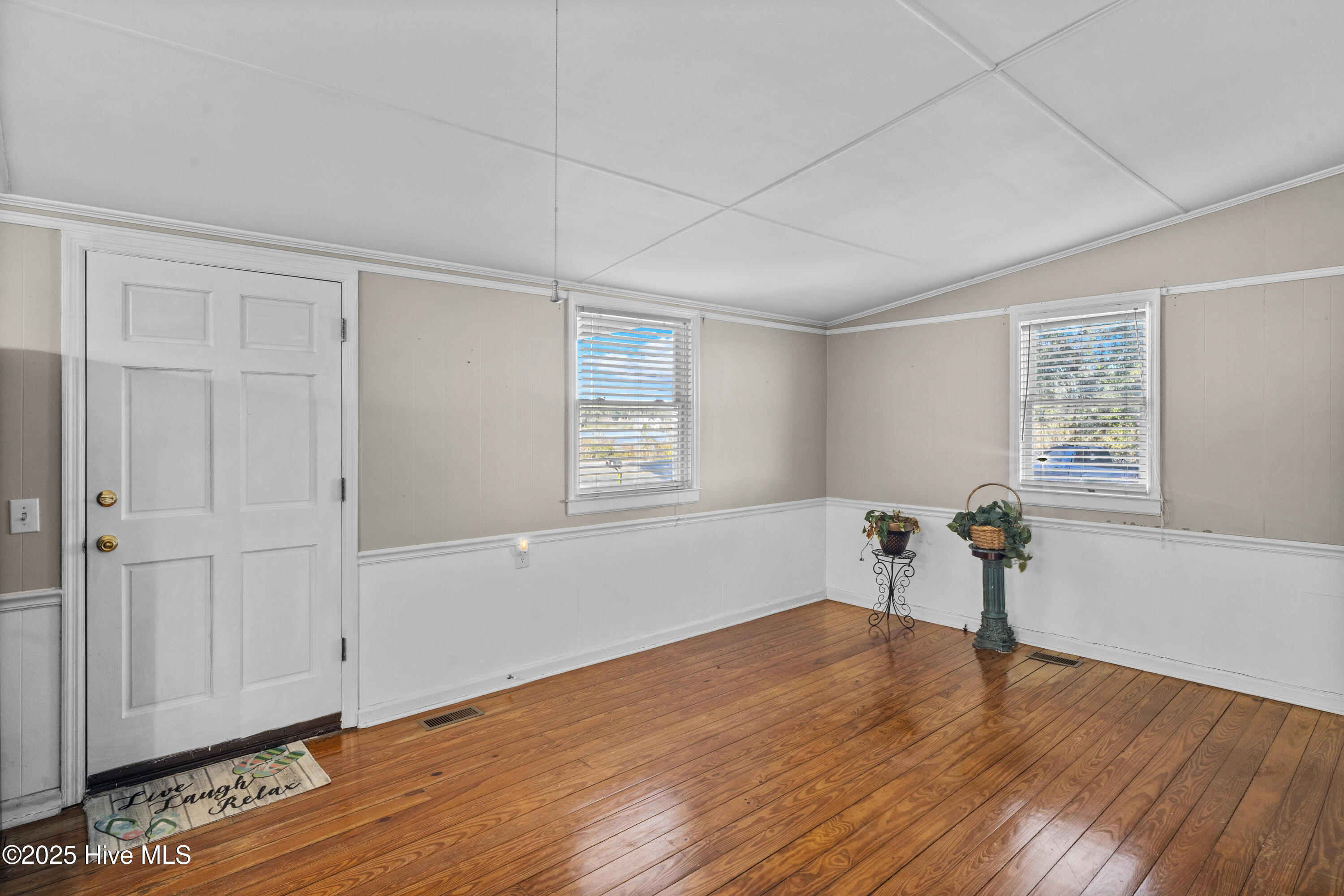 641 Shoreline Drive W Property Photo 10