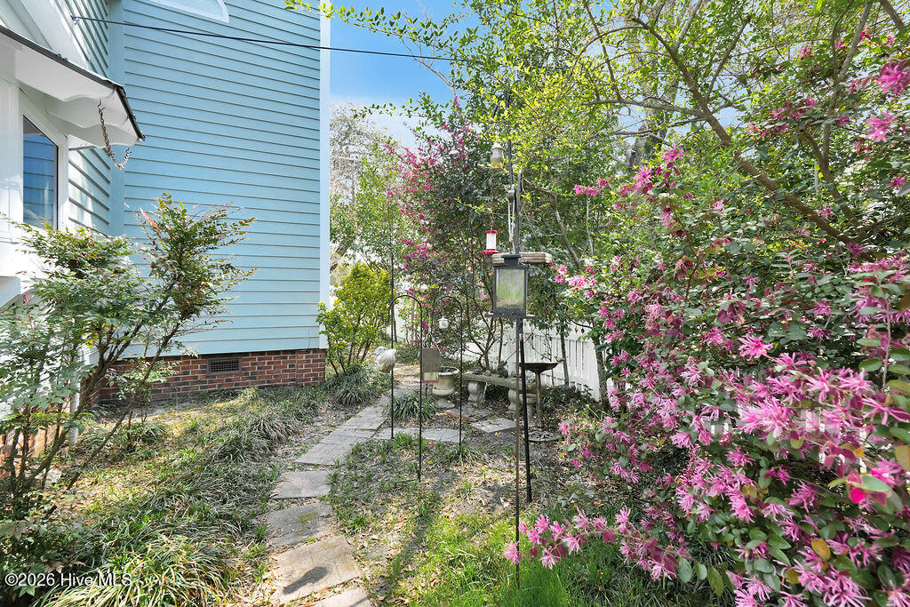 301 E West Street Property Photo 38