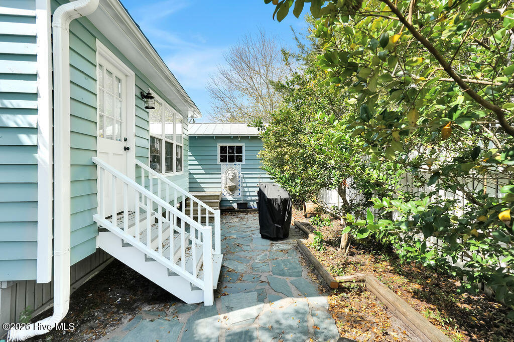 301 E West Street Property Photo 41